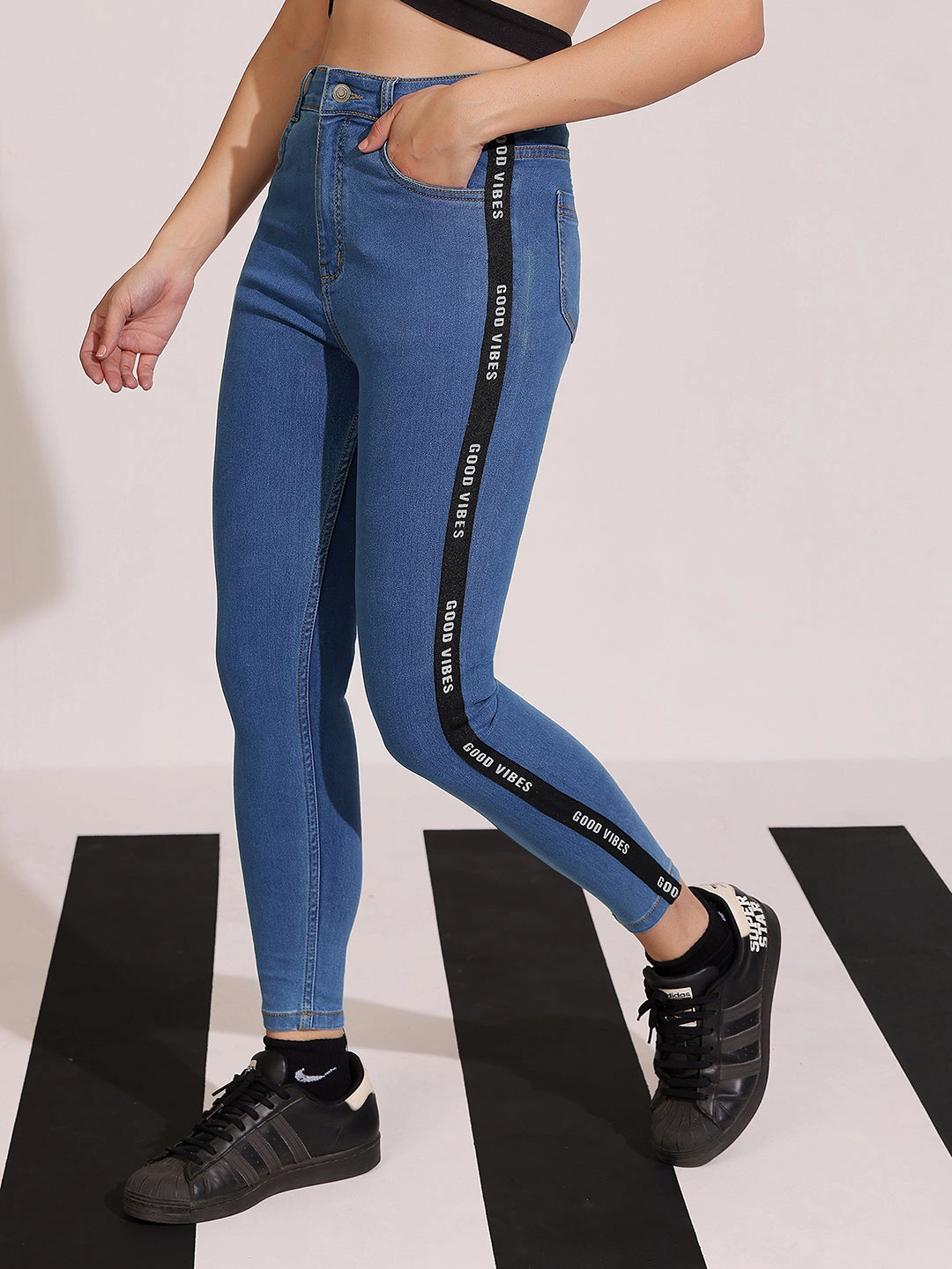 Colorfast Dyeing Method Perfect Fit Waist Women's Blue Skinny Fit High Rise Cropped Denim Stretchable Jeans