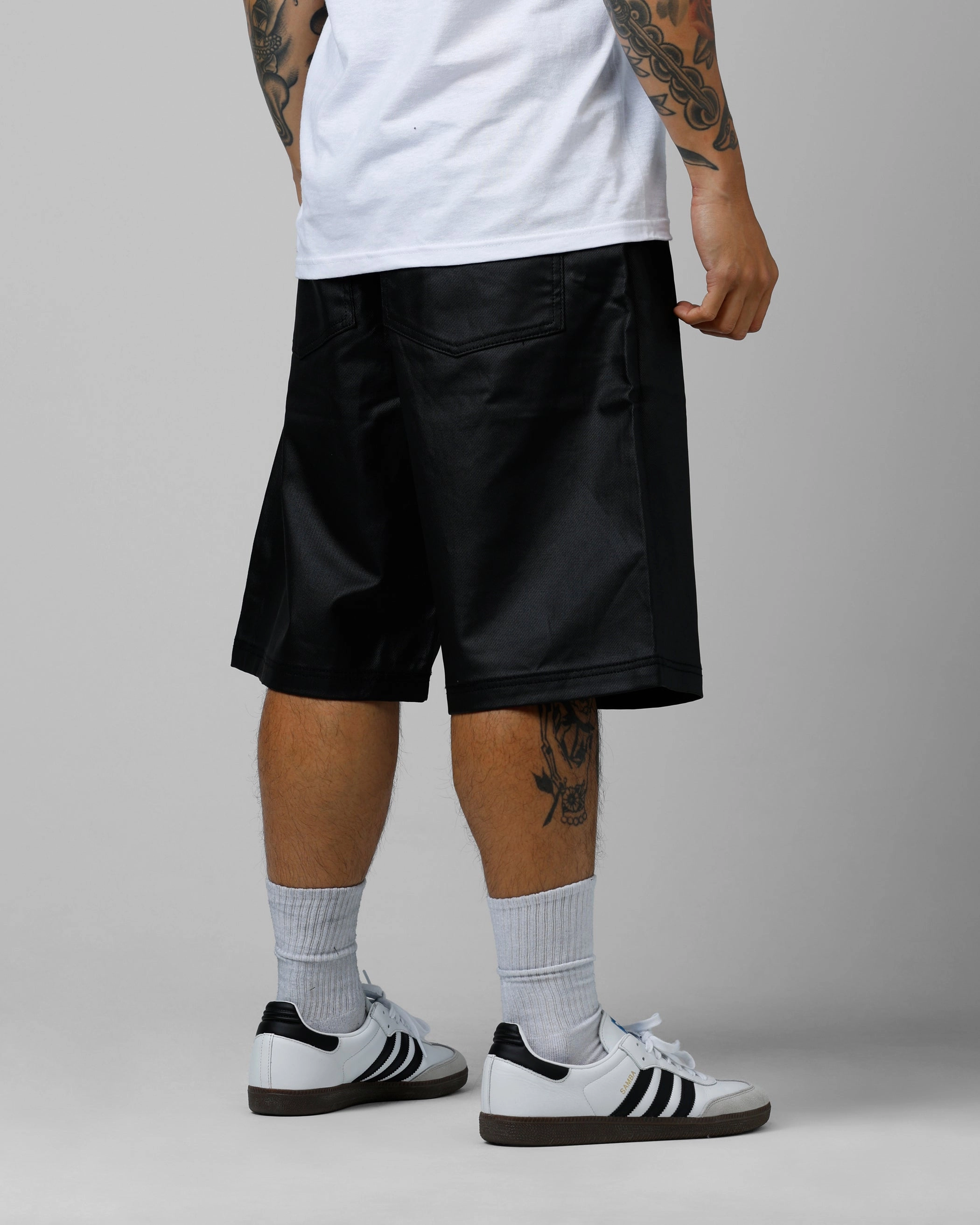 Non Restrictive Cut Loiter F-16 Denim Jorts Black