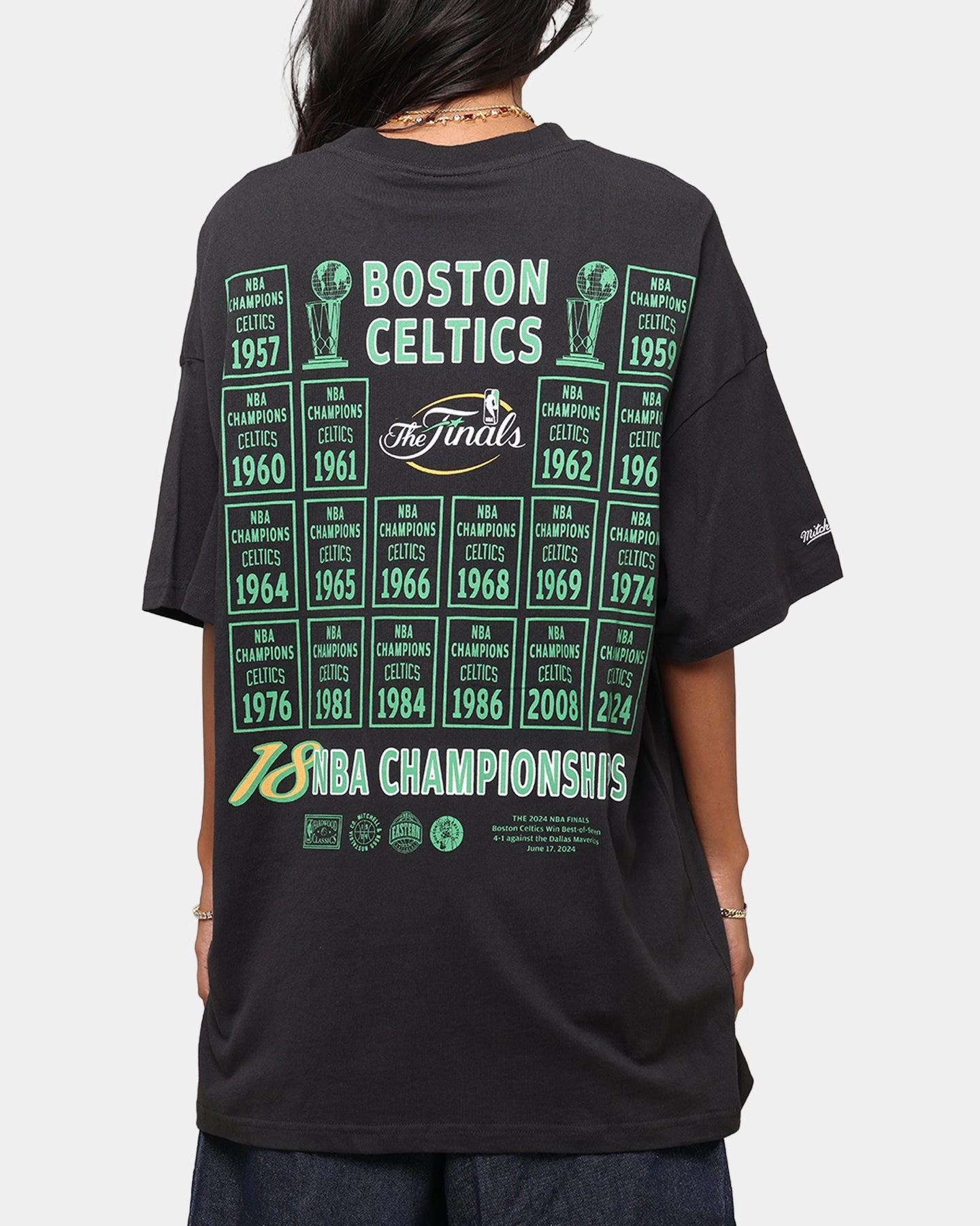 Mitchell & Ness Boston Celtics Champions Report "Champ Pack" T-Shirt Faded Black Seamless Construction Design Cozy Sweater