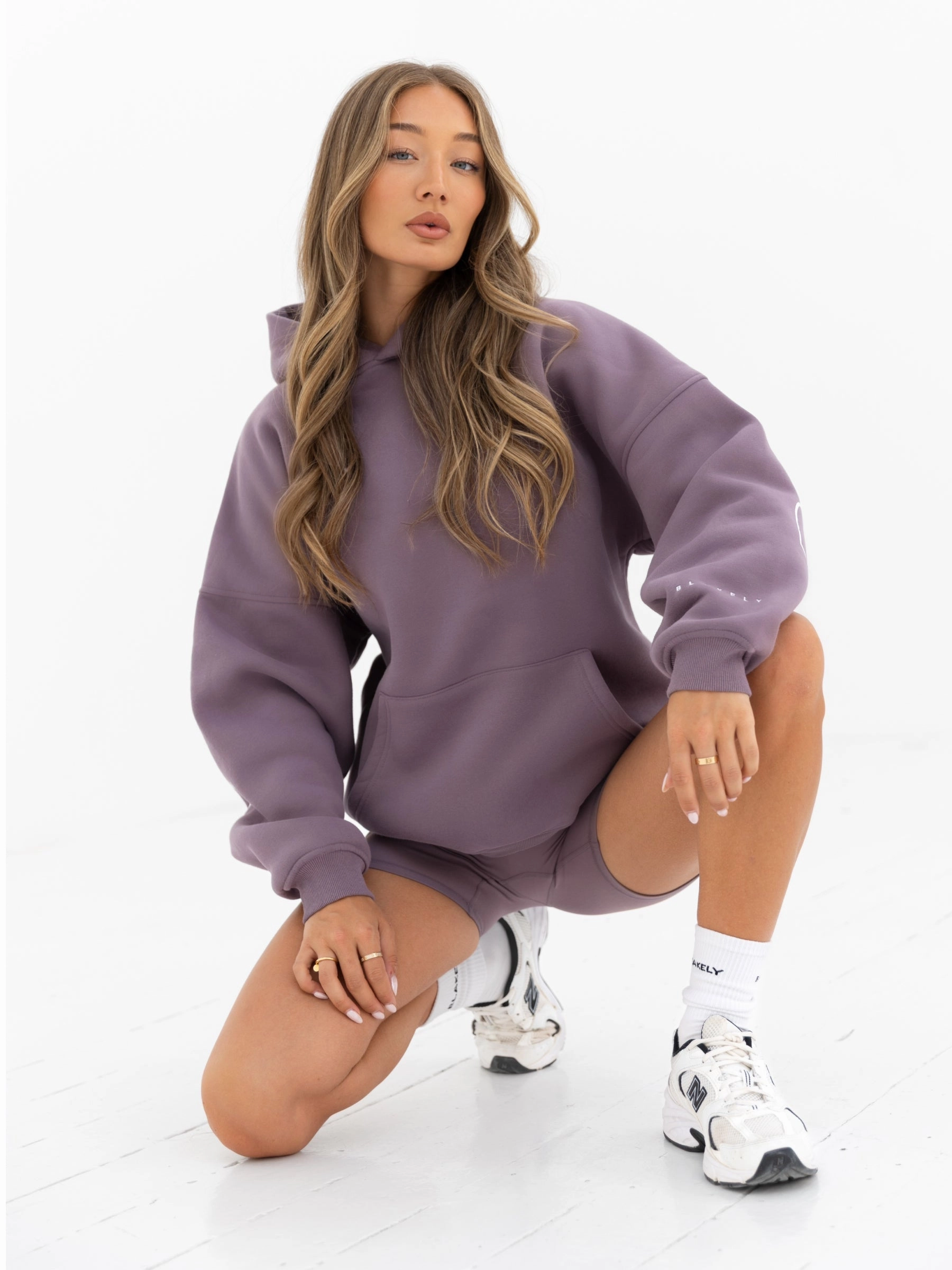 Outline Isabel Oversized Hoodie - Grape Breathable Fit Design Lightweight Midlayer Option