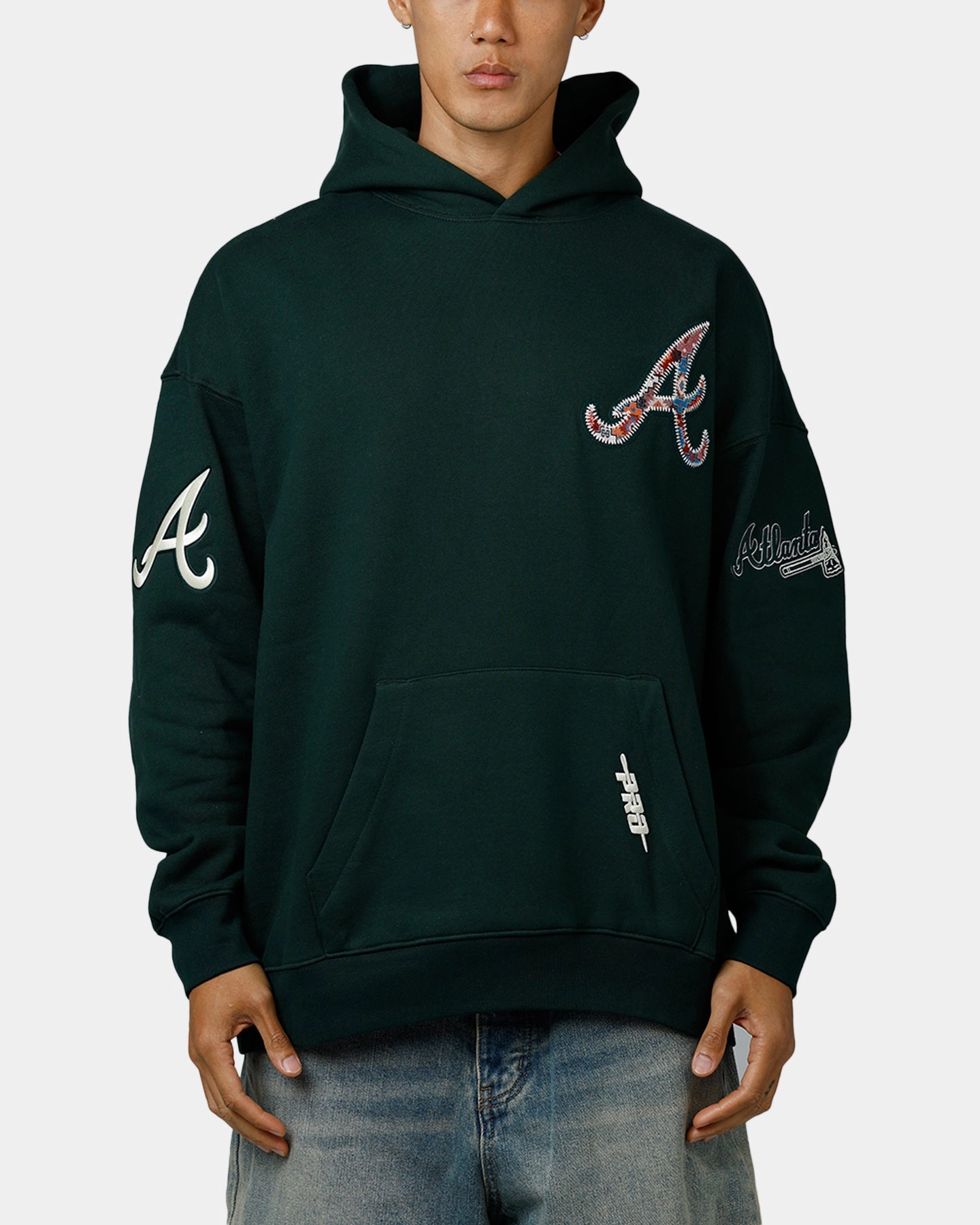 Tagless Neckline Classic Hoodie Pro Standard Atlanta Braves Tapestry 2.0 Hoodie Dark Green