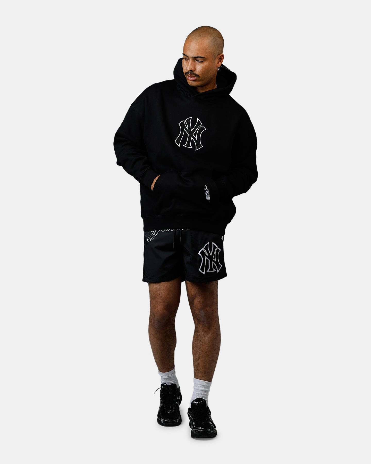 Pro Standard New York Yankees Chenille Hoodie Black AntiSlipGrip