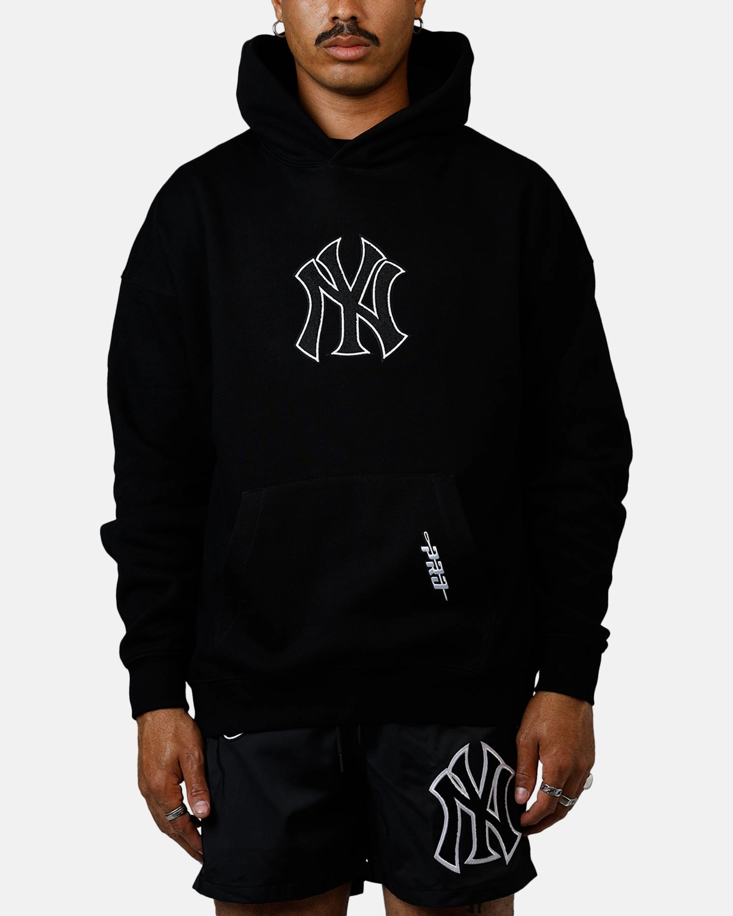 Pro Standard New York Yankees Chenille Hoodie Black Fray Resistant Edges Casual Wear