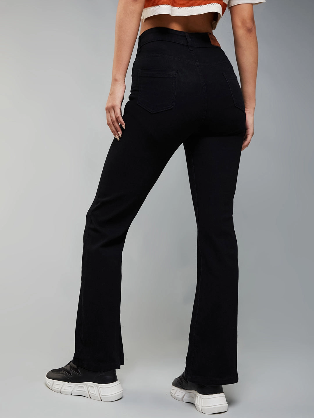 Sustainable Student Outfit Nature Lover CHASEstretch? Black Bootcut High-Rise Stretchable Denim Jeans