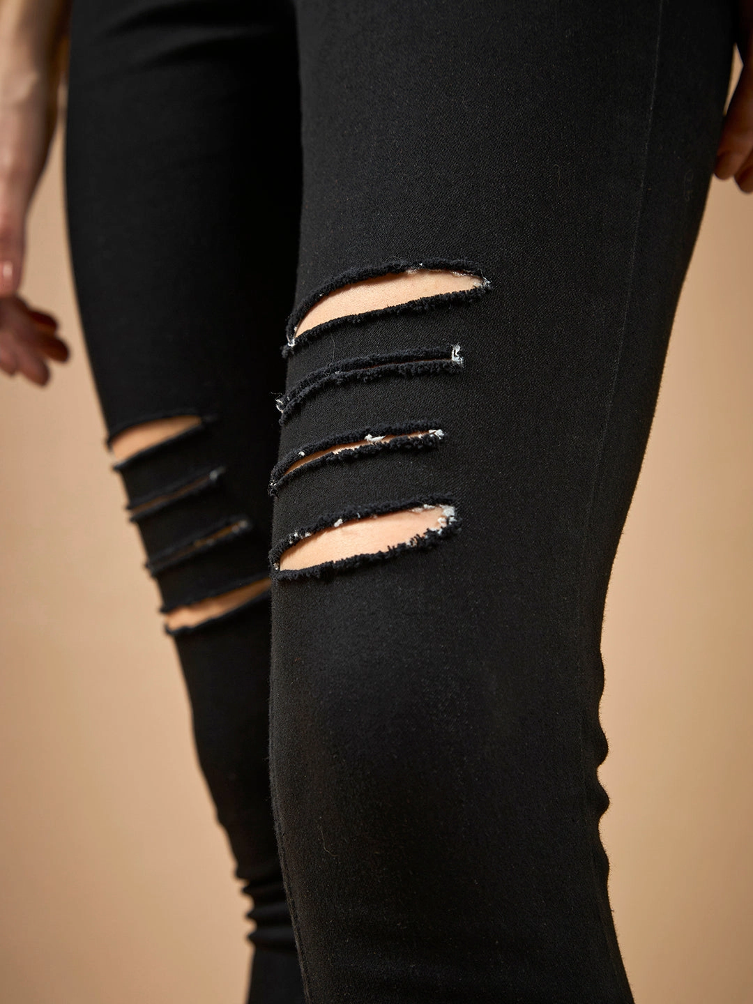 Fashionable Waist Clean Lines CHASEstretch? Black Slim-Fit High-Rise Mild Distressed Ripped Denim Jeans