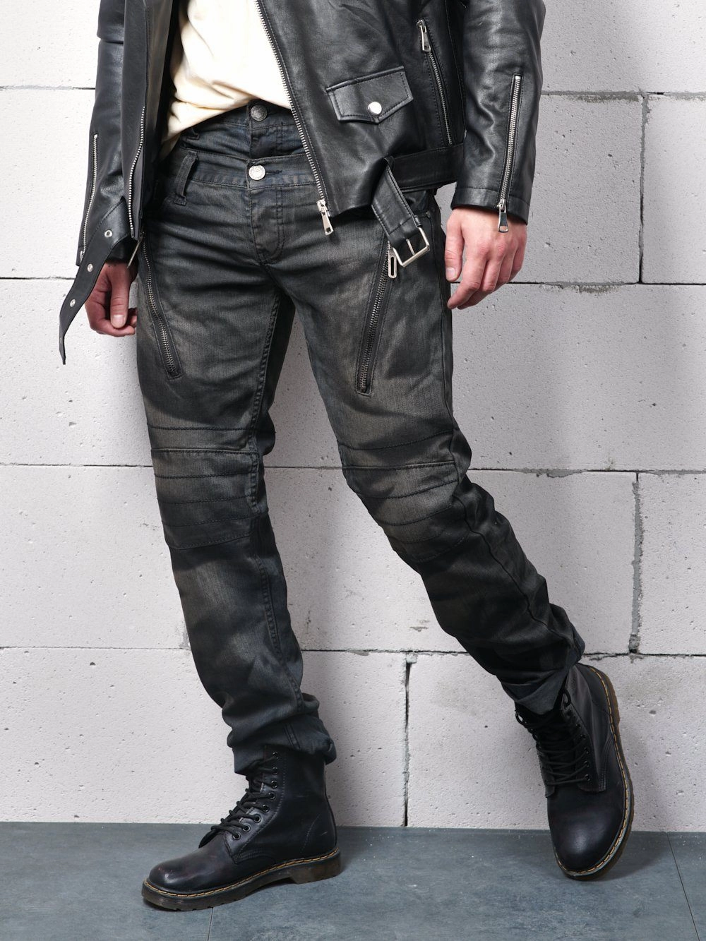 DOUBLE RIDER Timeless Design Earthy Rainy Day City Walk