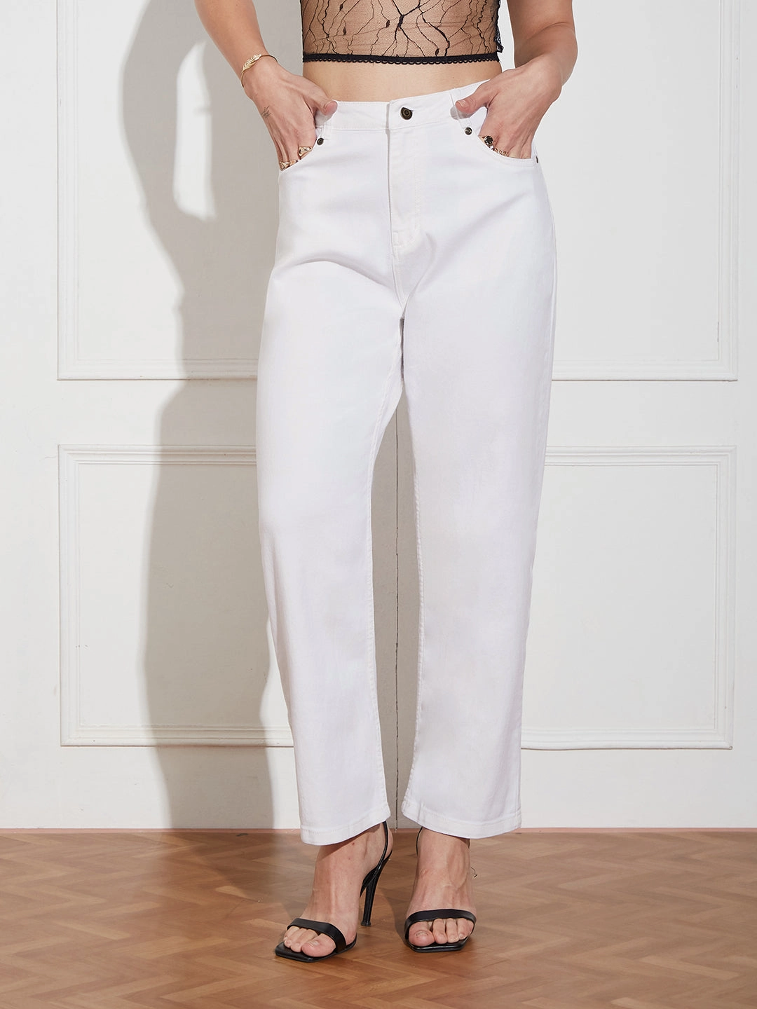 Essential Wear Weekend Warrior Creative Look Modern Women's White Tapered Mid Rise Clean Look Cropped Stretchable Denim Jeans