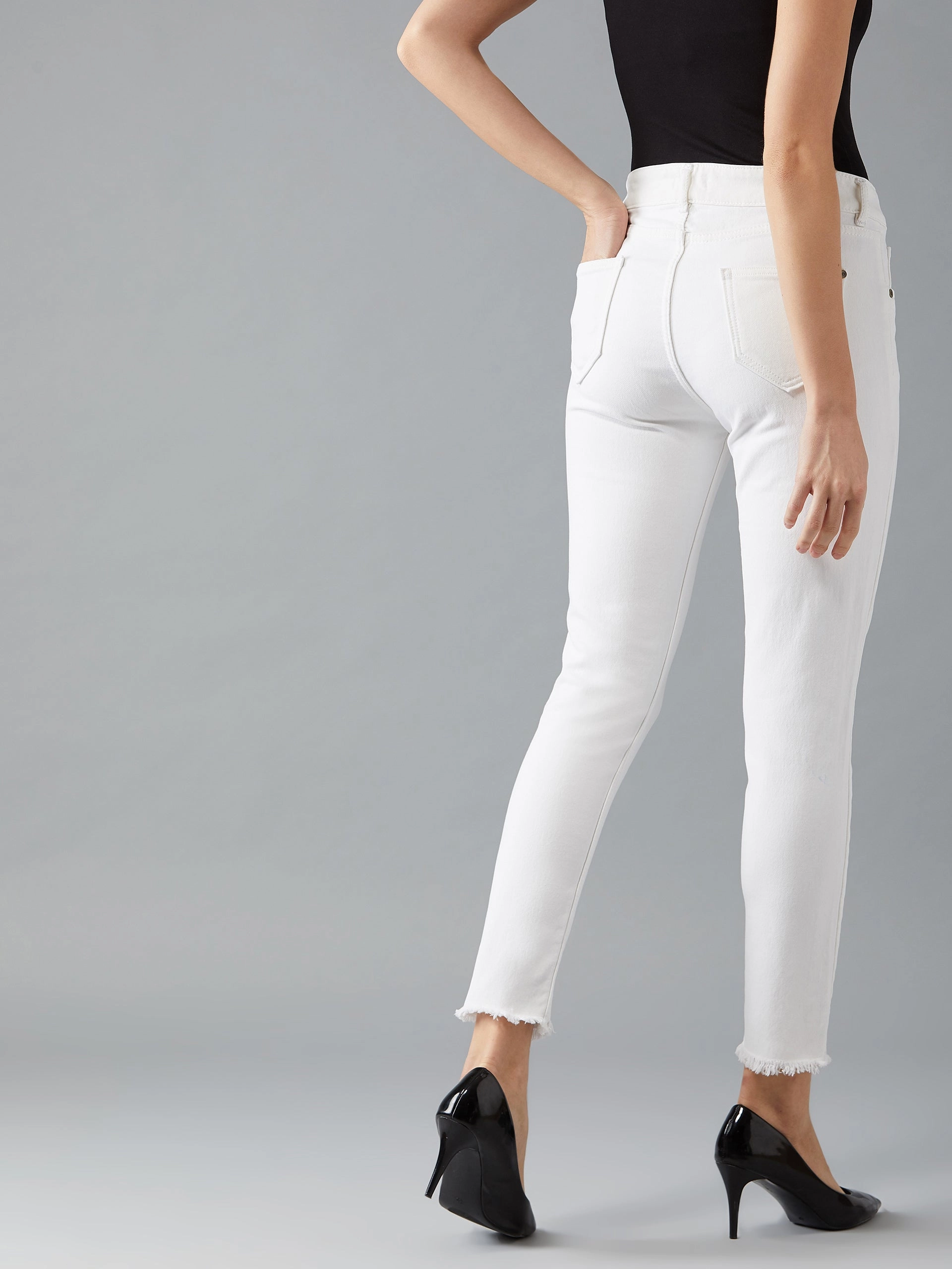 Smart Comfort Women's White Skinny Mid-Rise Bleached Clean-Look Cropped Stretchable Denim Jeans