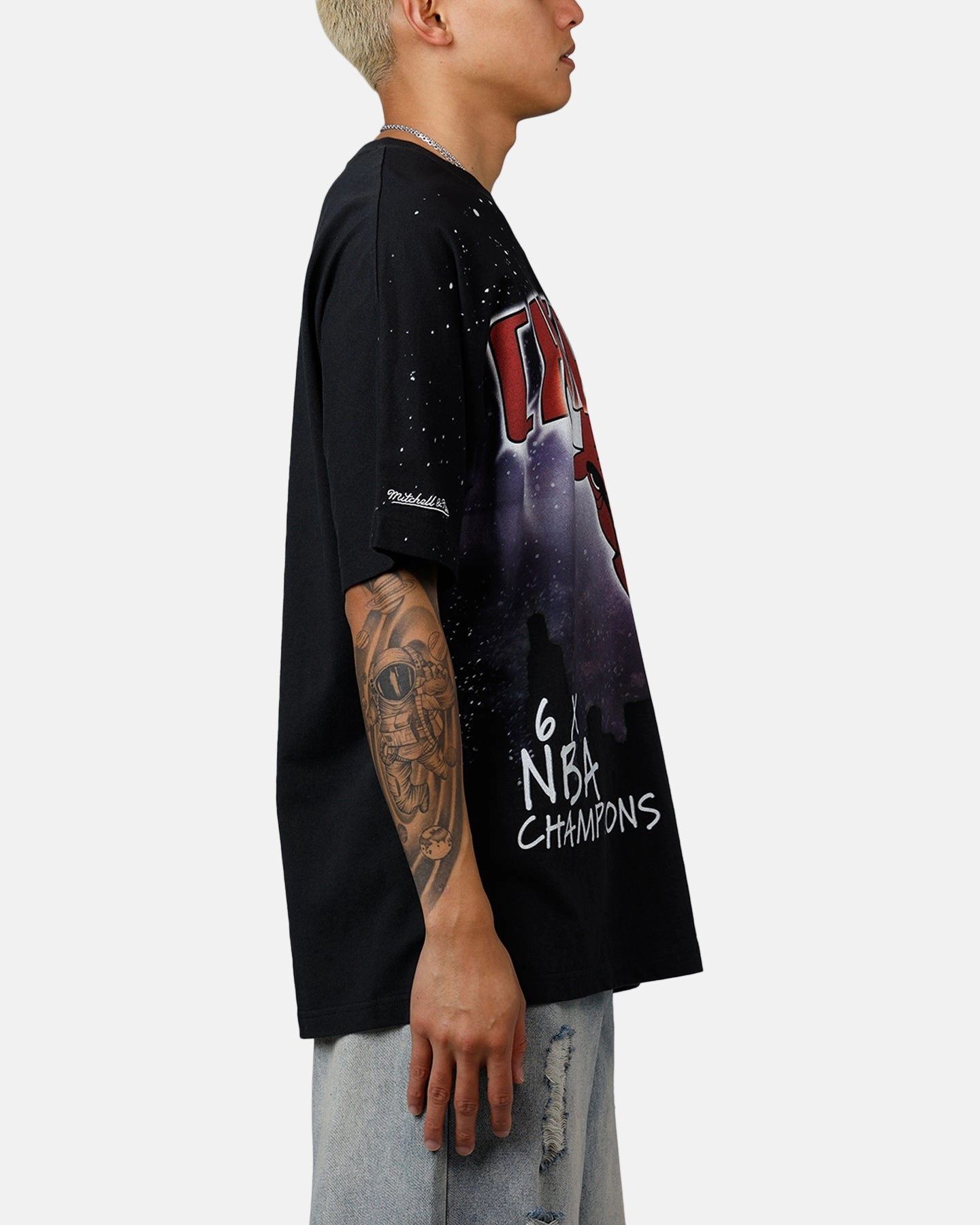 Mitchell & Ness Chicago Bulls Skyline T-Shirt Faded Black Compact Weave Fabric Fashion Blouse