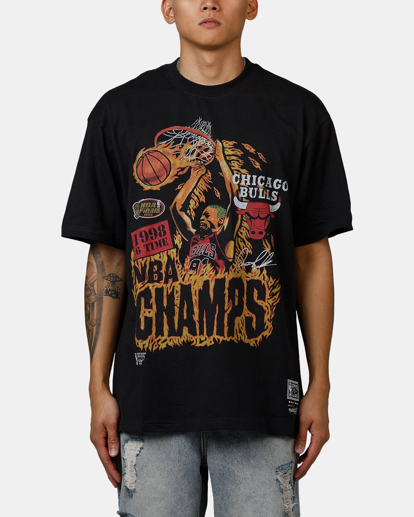 Eco Dye Process EthicallySourcedMaterial Mitchell & Ness Chicago Bulls On Fire T-Shirt Faded Black