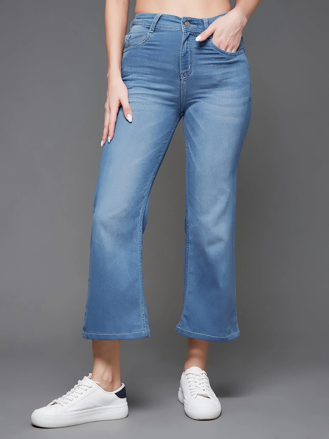 Fashion Essential 24/7 Comfort Light Blue Relaxed Mid-Rise Stretchable Denim Jeans
