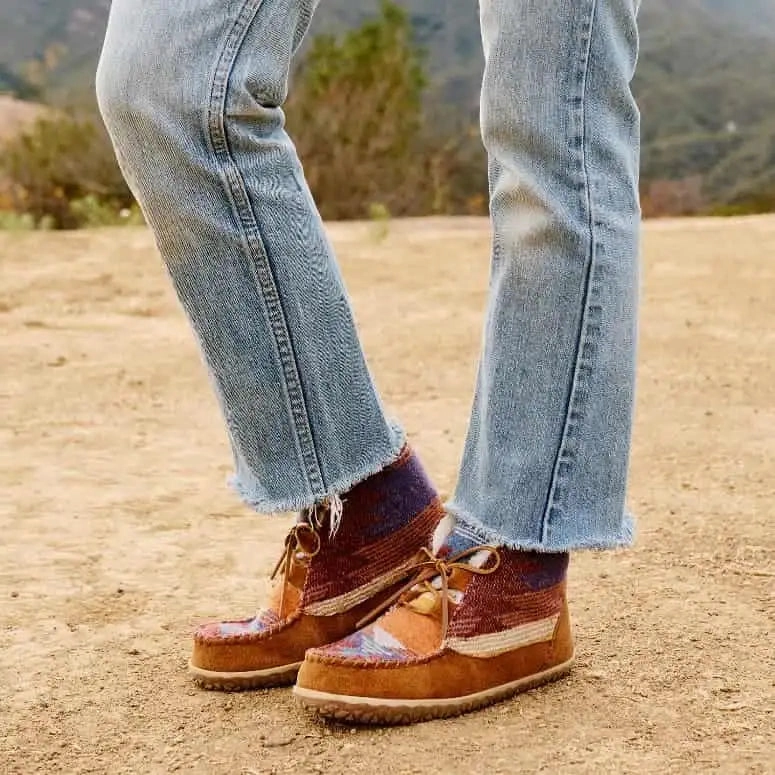 Minnetonka Torrey (Women's) - Brown Multi Frost Season Rough Ready