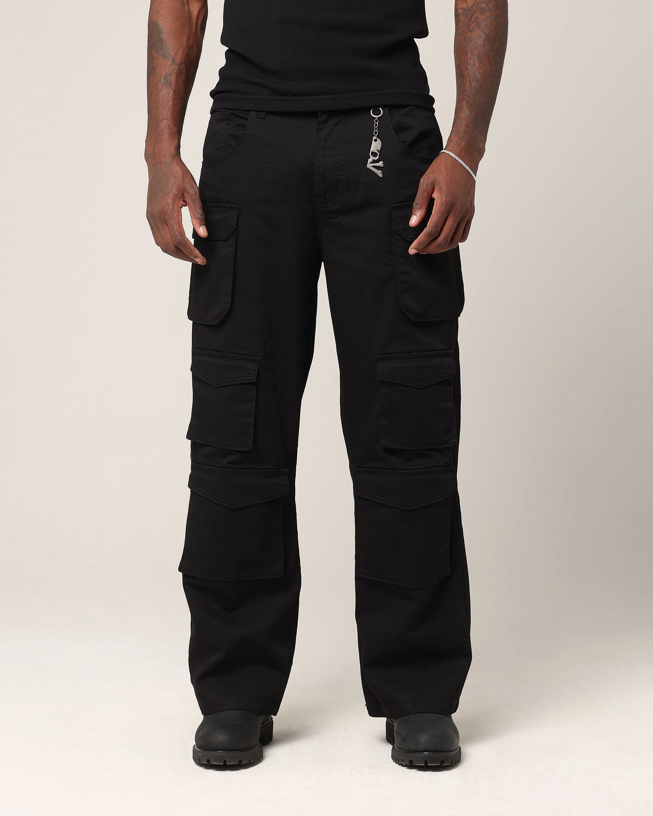 Adaptable Design Saint Morta Baggy Cargo Pants Black
