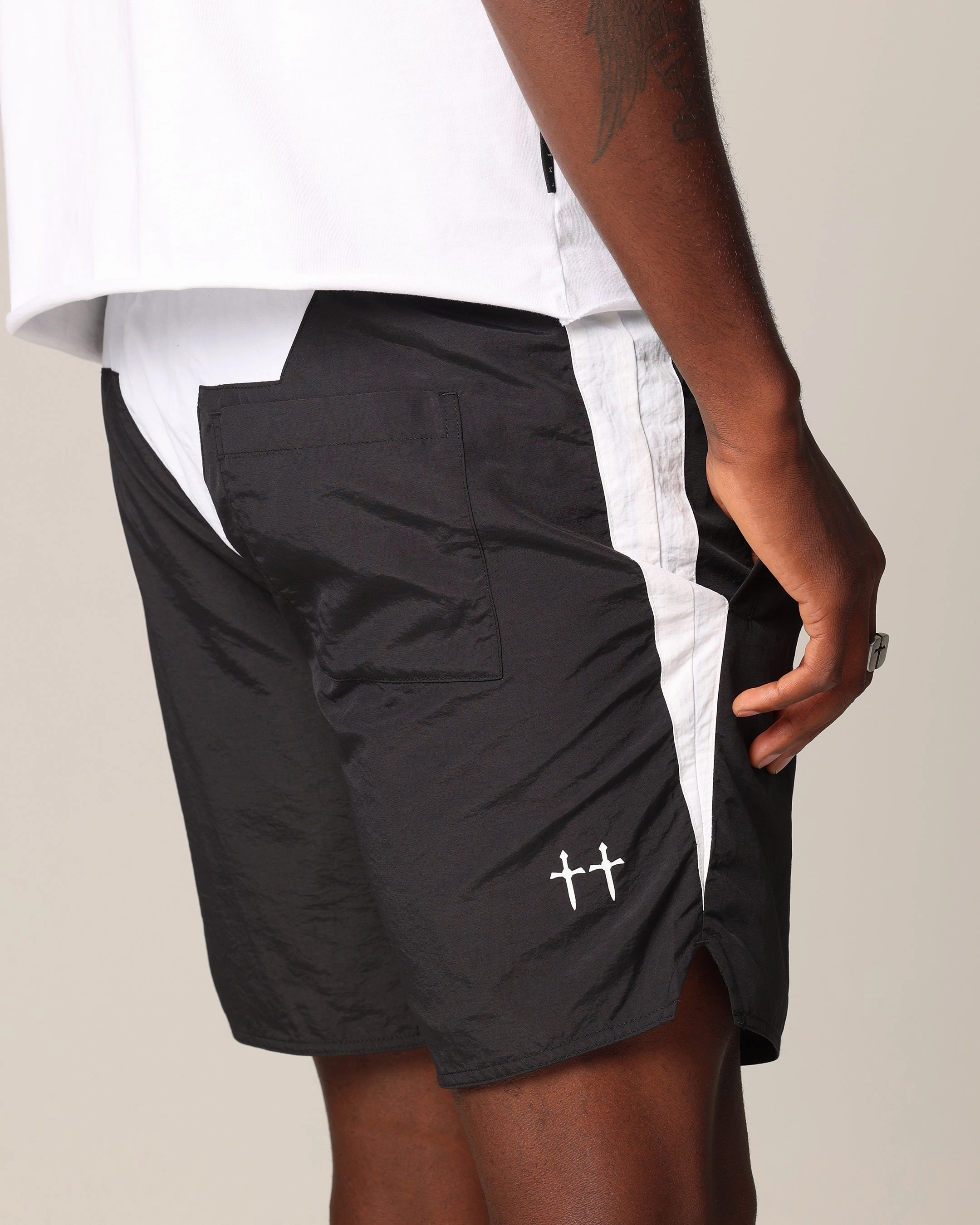 Roomy Shape Light Reflective Details Saint Morta Relic Nylon Shorts Black/White