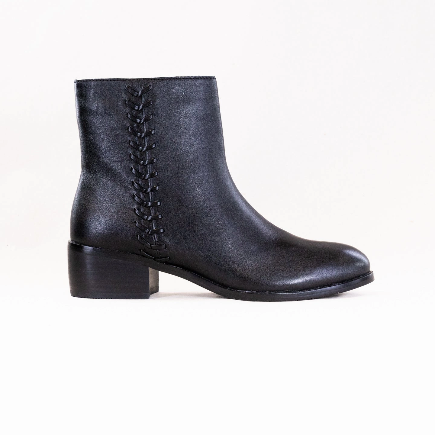 Salvia Gwen (Women's) - Black Casual Footwear Waterproof Snow Trekker