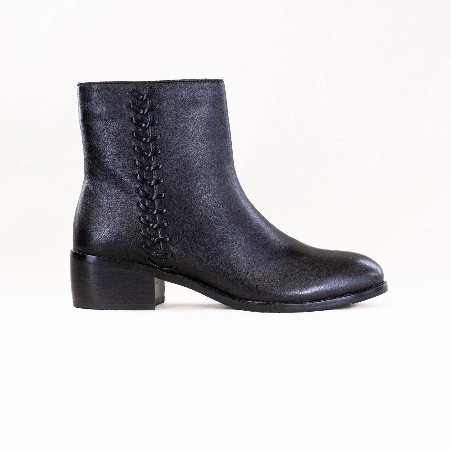 Comfortable Animal Spot Salvia Gwen (Women's) - Black