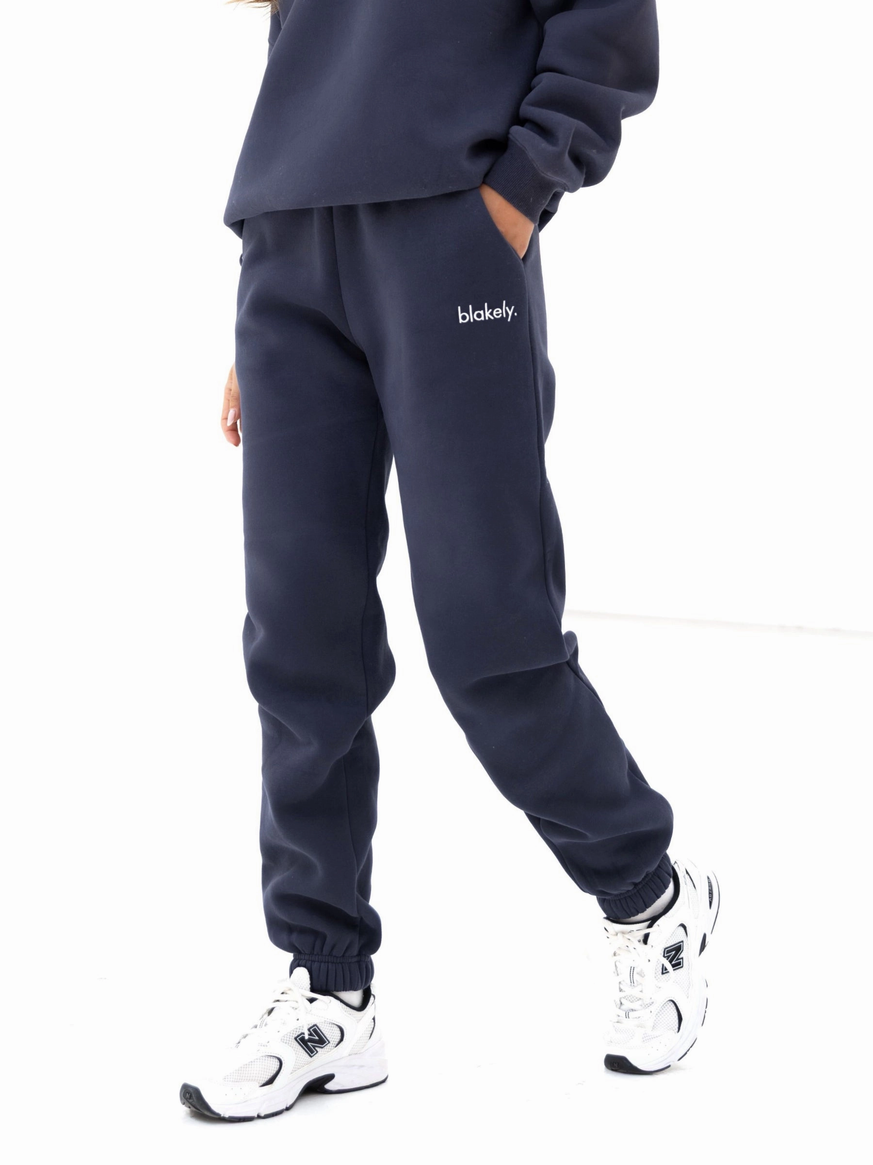 Flared bottom Sami Sweatpants - True Navy