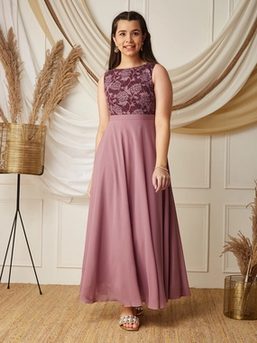 Clean Stitch Dusty Lavender Boat-Neck Sleeveless Solid Lace Overlaid Polyester Maxi Dress