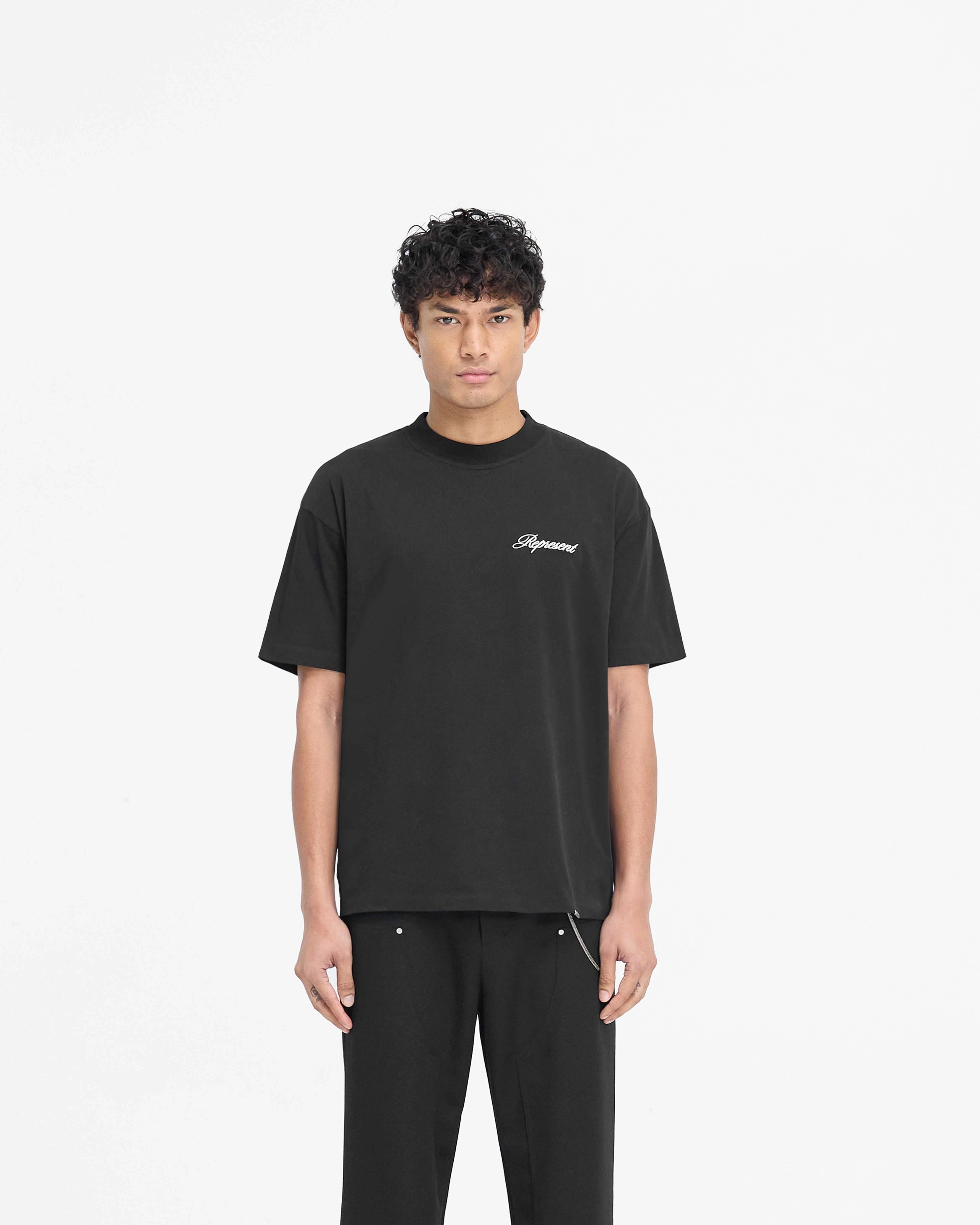Script Logo T-Shirt - Black Seamless construction Daily Outfit Style