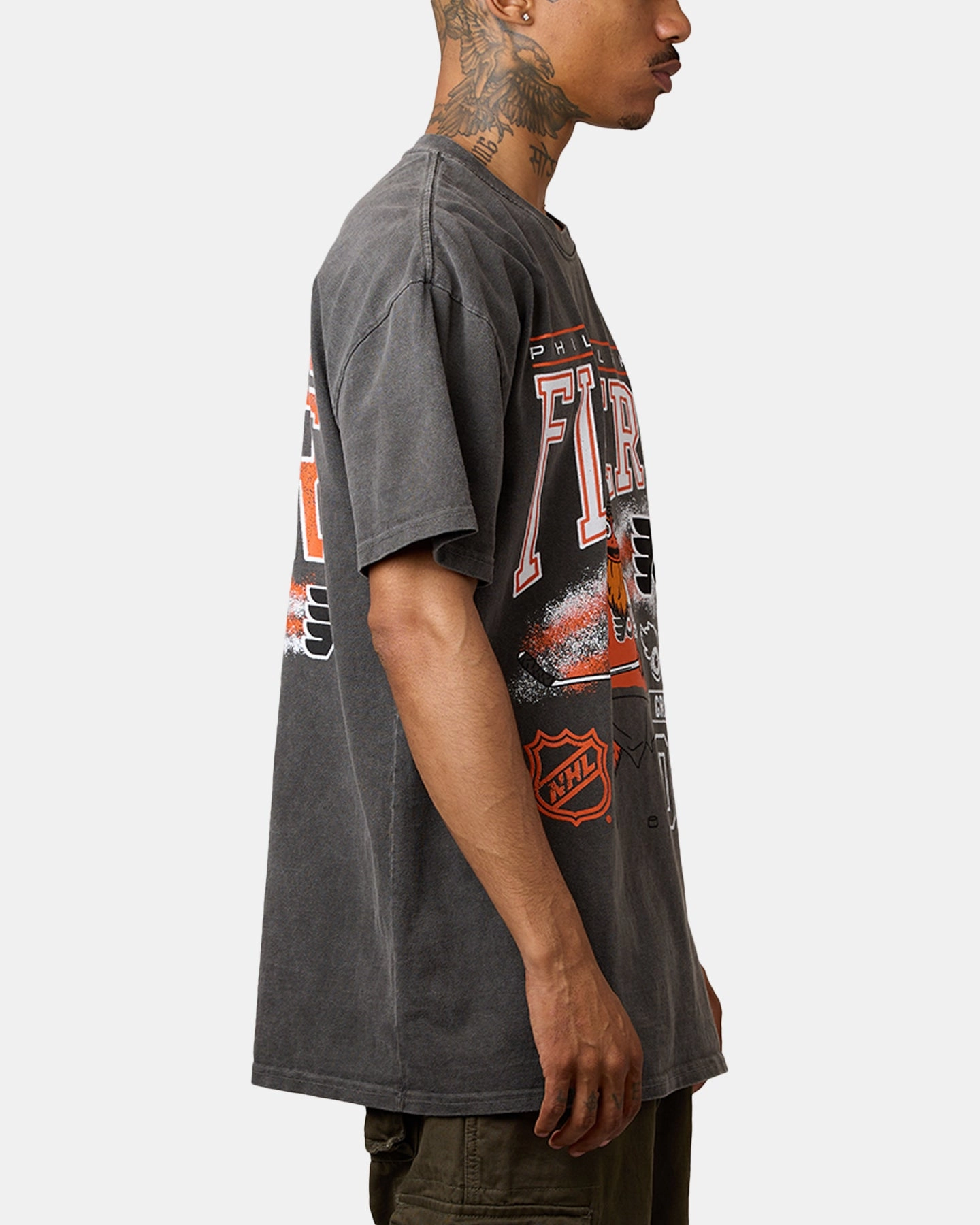 Retro design Culture Kings Philadelphia Flyers Mascot Heavyweight T-Shirt Black Wash