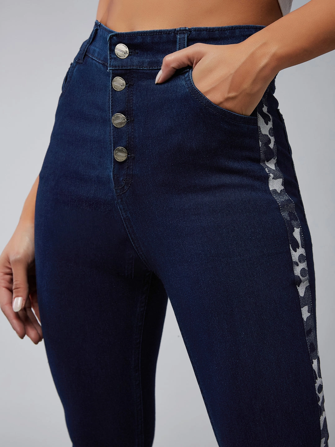 Clean Detail Breathable Weekend Warrior Travel Outfit 24/7 Comfort Navy-Blue Skinny High-Rise Printed Fabric Tape Detailing Denim Jeans