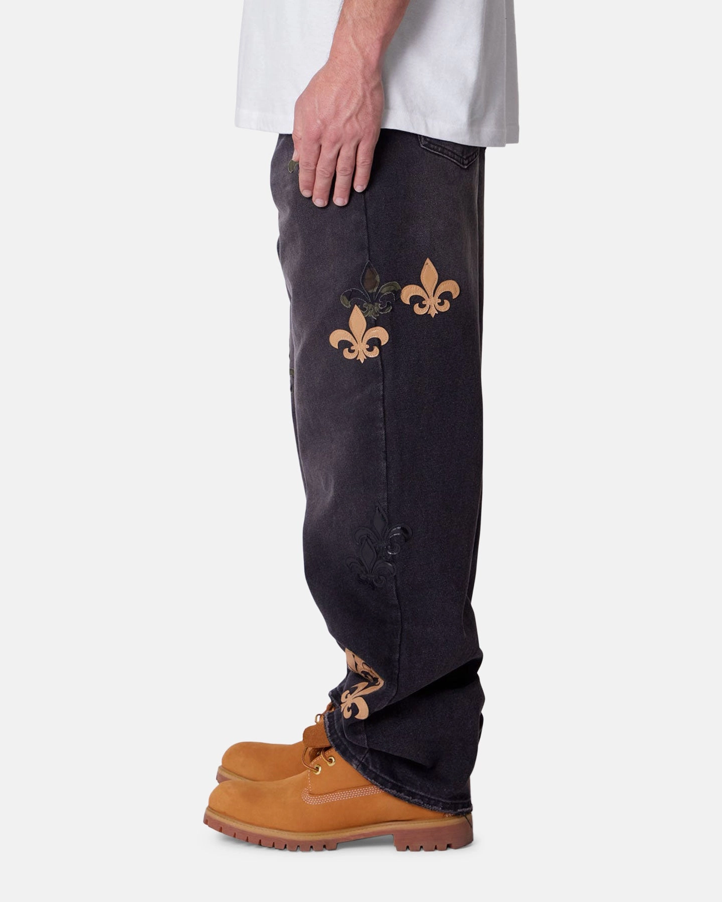 Fashionable Look RecycledMaterial MNML Ultra Baggy Fleur Patch Jeans Black