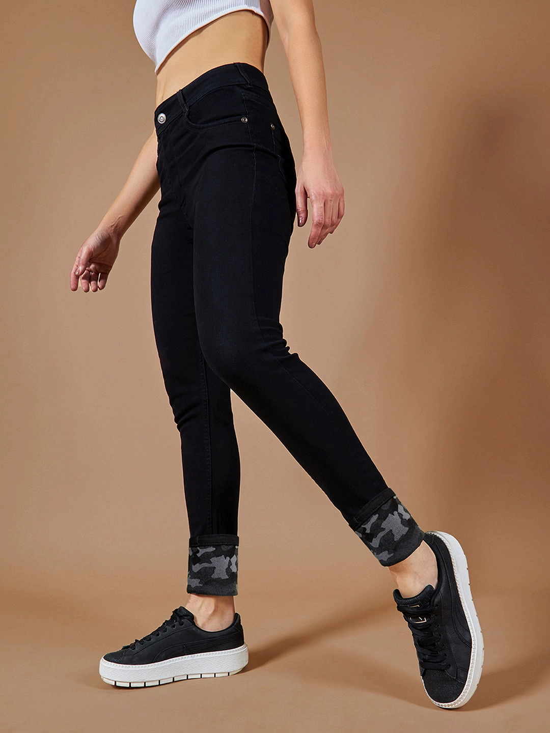 Light Layers Minimalist Style Holiday Vibes Weekend Warrior 24/7 Comfort Black High-Rise Slim-Fit Stretchable Denim Jeans