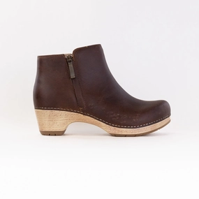 Dansko Lizanne (Women's) - Tan Oiled Leather Industrial Site Flat Form