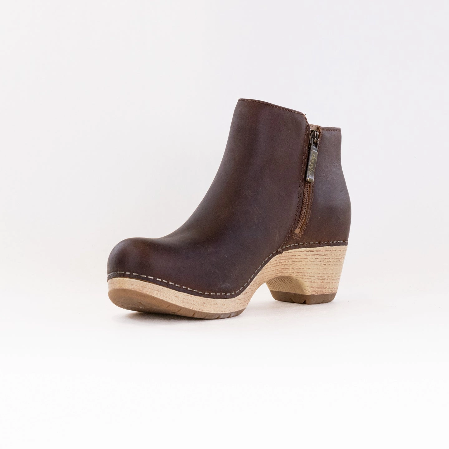 Dansko Lizanne (Women's) - Tan Oiled Leather Extreme Comfort Rubber Compound Outsole