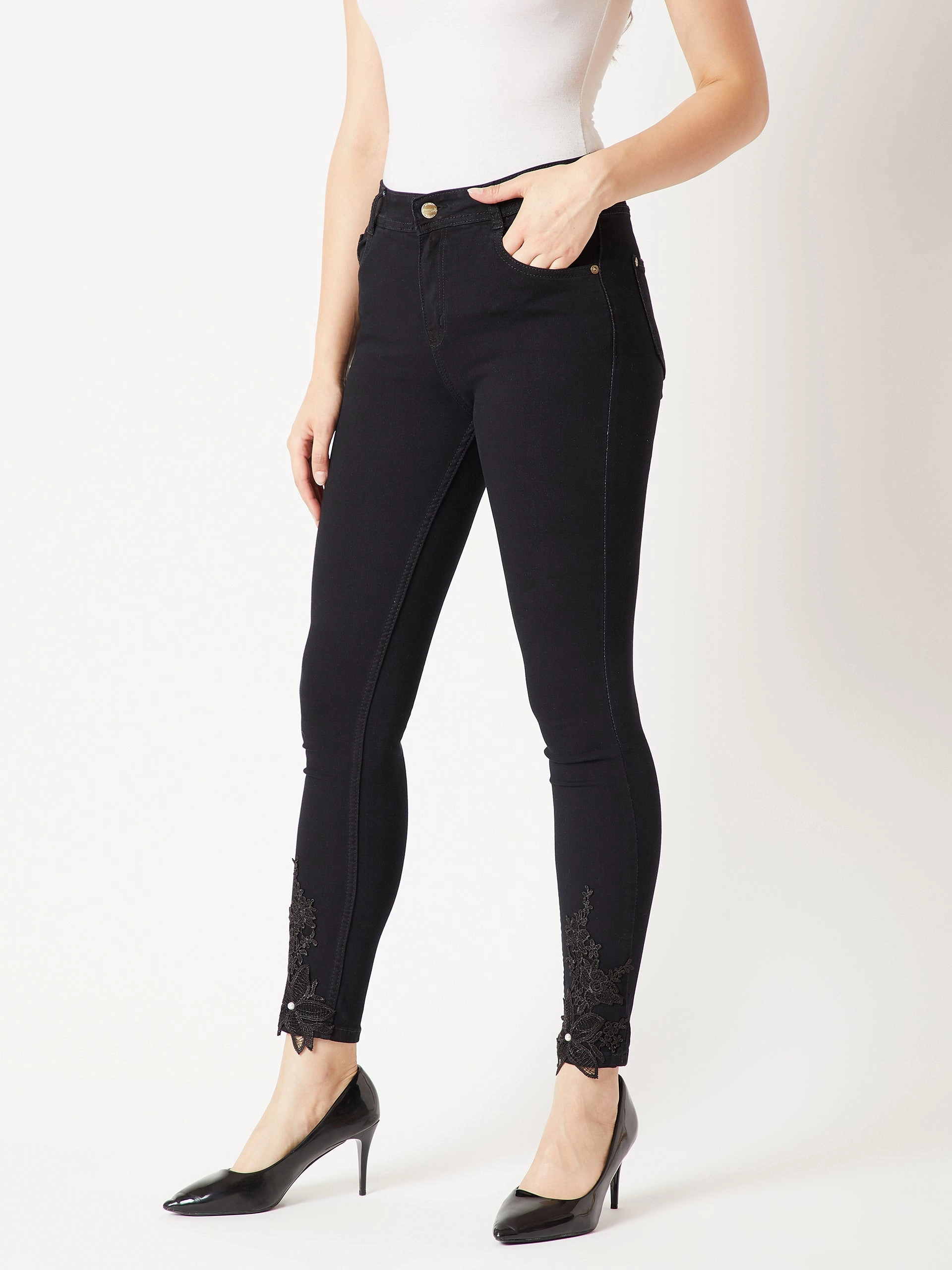 Neutral Loose 24/7 Comfort Black Slim-Fit Mid-Rise Cropped Embellished Stretchable Denim Jeans