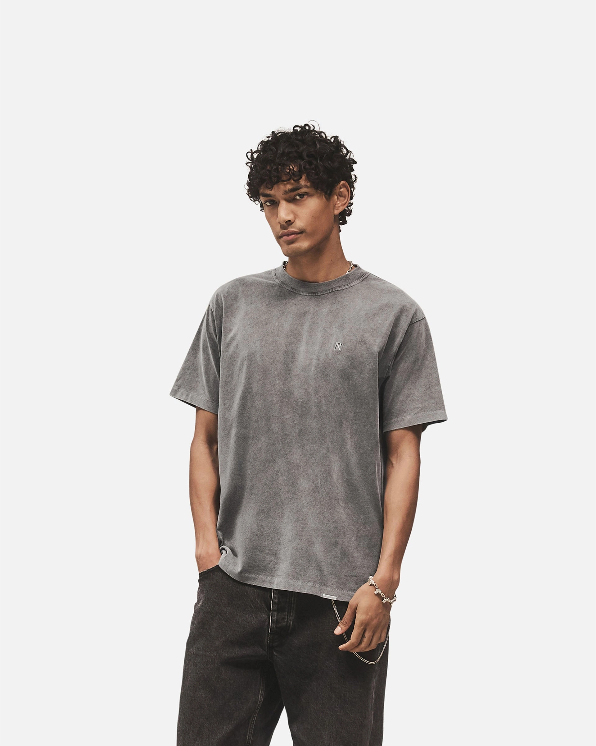Metal Initial R T-Shirt - Vintage Grey Cold Wash Optimized Modern Trend Look
