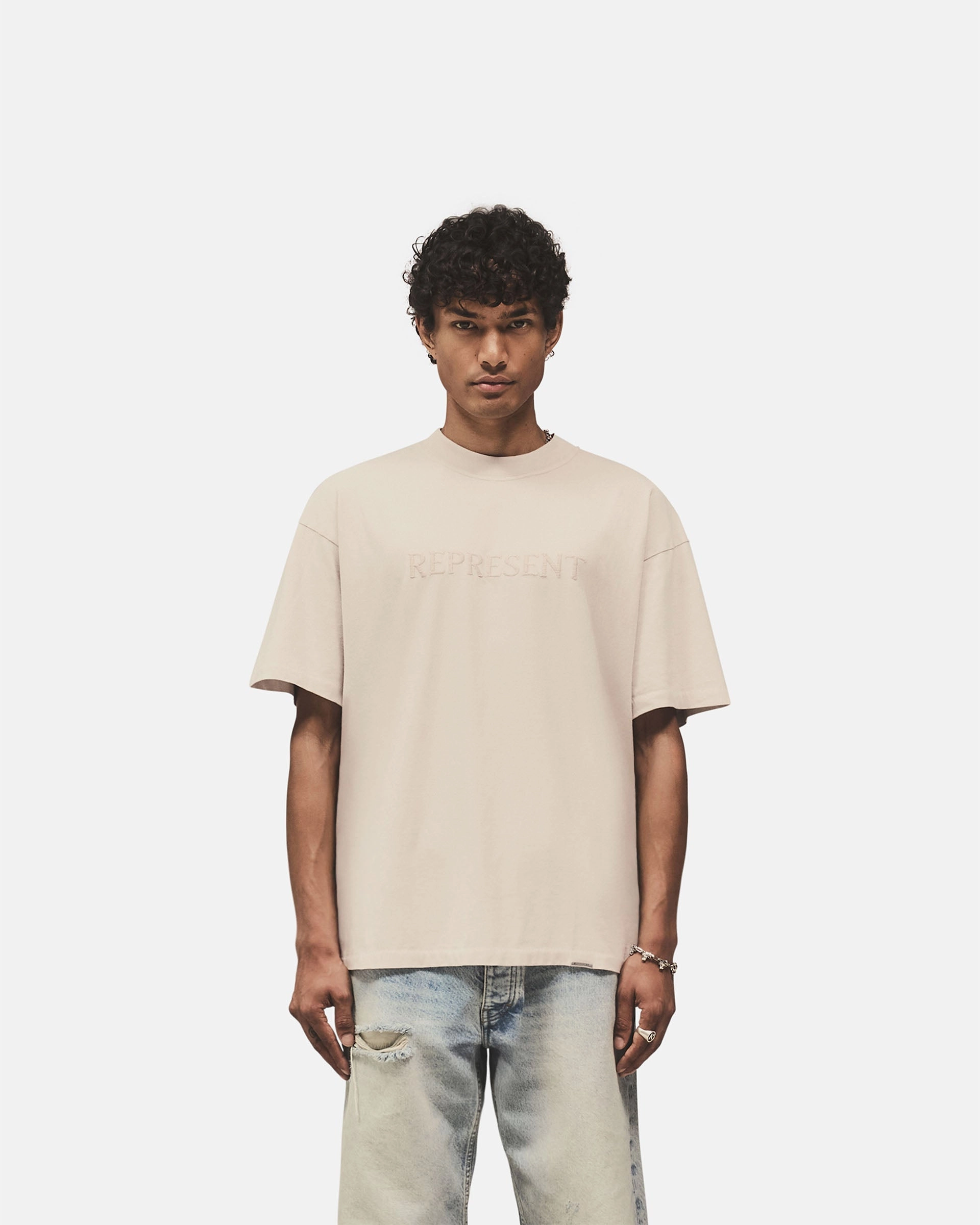 Casual Look Wear Embroidered Serif Logo T-Shirt - Concrete