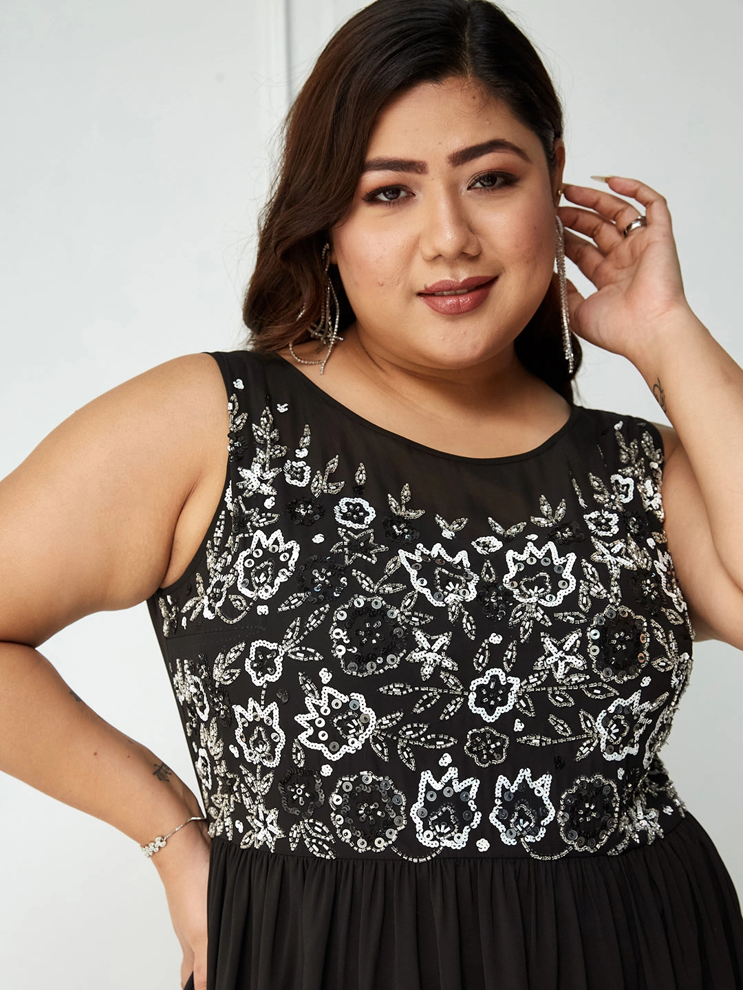 Body Bliss Black Solid Sequin Embroidery Maxi Dress Simple Bow Airy Drape