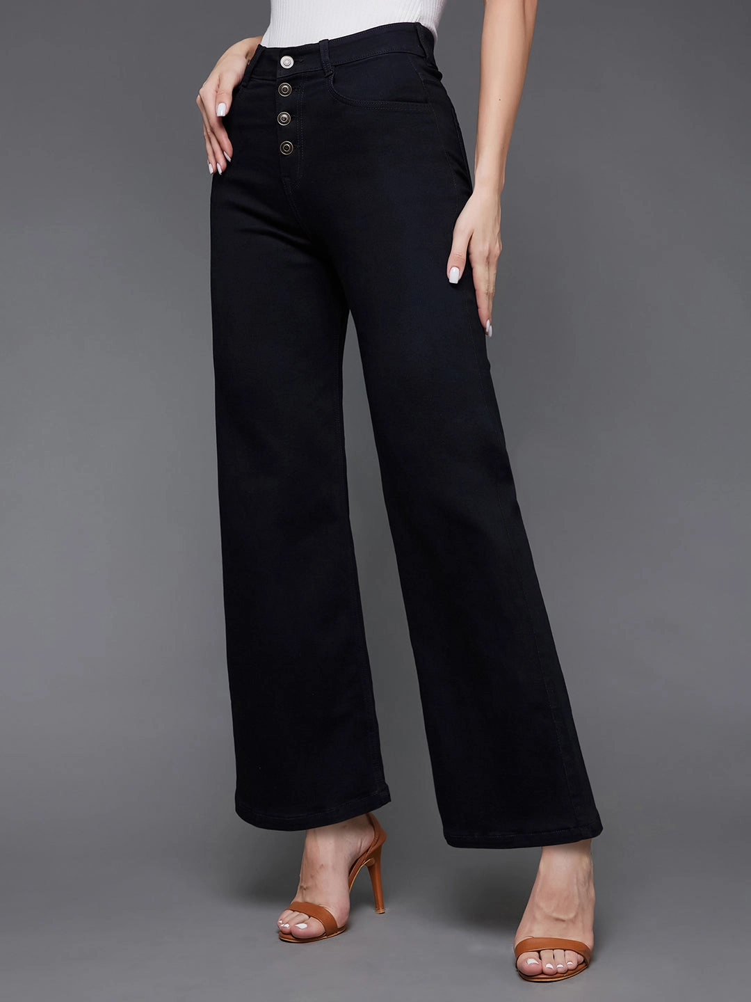 Minimalist Style Festival Outfit Loose Organic Cotton Material 24/7 Comfort Black Wide-Leg High-Rise Stretchable Denim Jeans