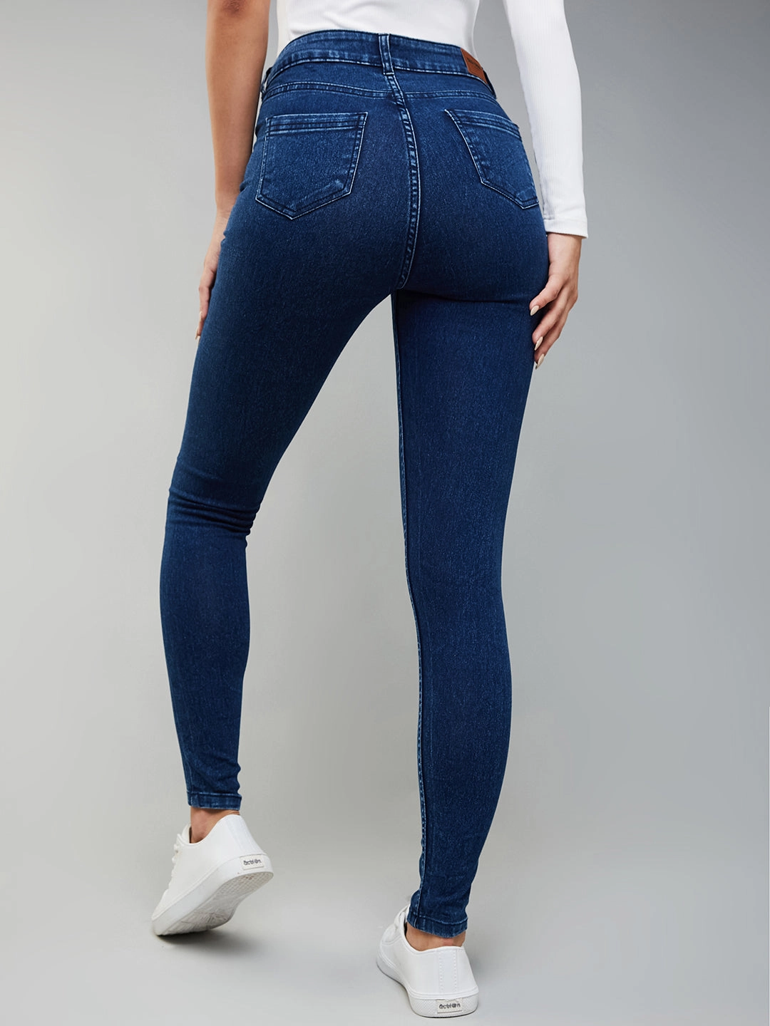 Modern Minimalist Fashion Lover Outfit Base CHASEstretch? Blue Skinny-Fit High-Rise Cropped Denim Jeans