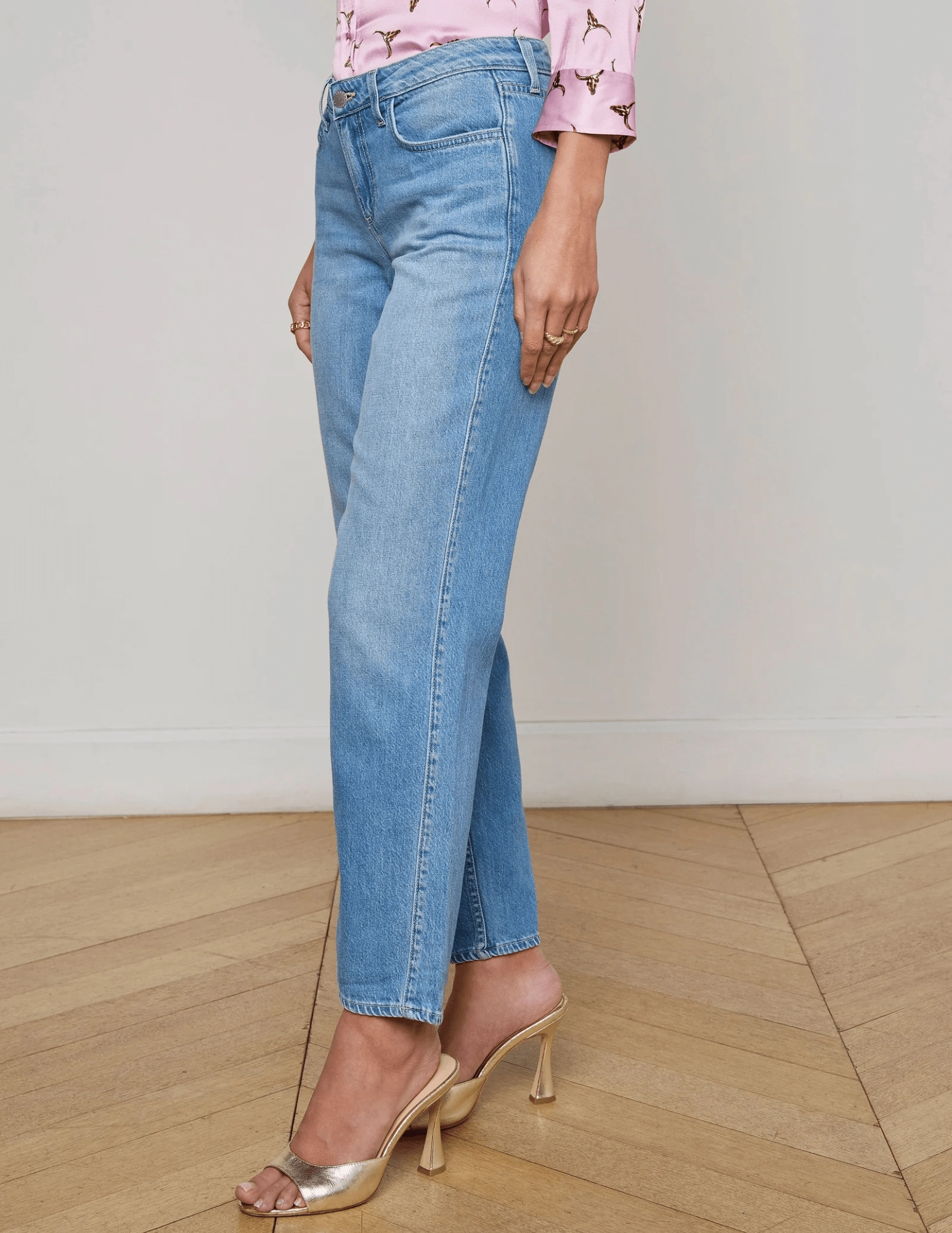 Day Out Style Pre Washed Denim L'AGENCE Nevia Low Rise Slouch Jeans in Caster
