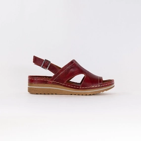 V Italia 967-1 (Women's) - Red Resort Ready Comfortable Footwear for Beach