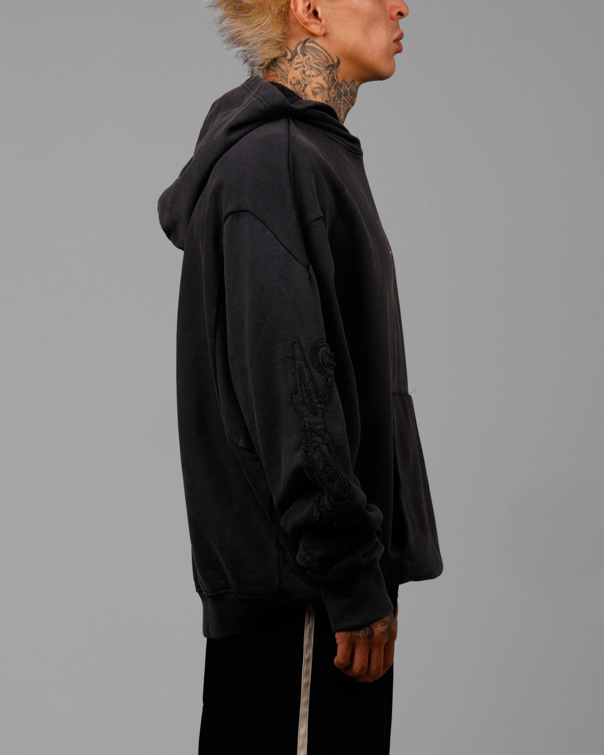 Reinforced Shoulder Loiter Dune Hoodie Washed Black