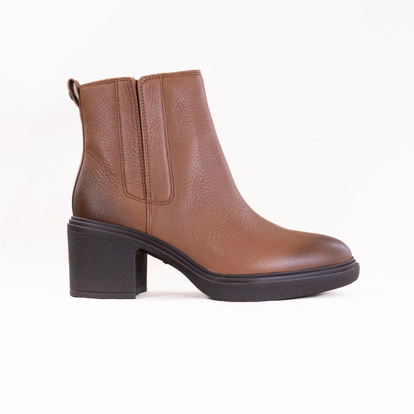 Vionic Savannah (Women's) - Hazelnut Low Profile Weekend Camping Soft Padding