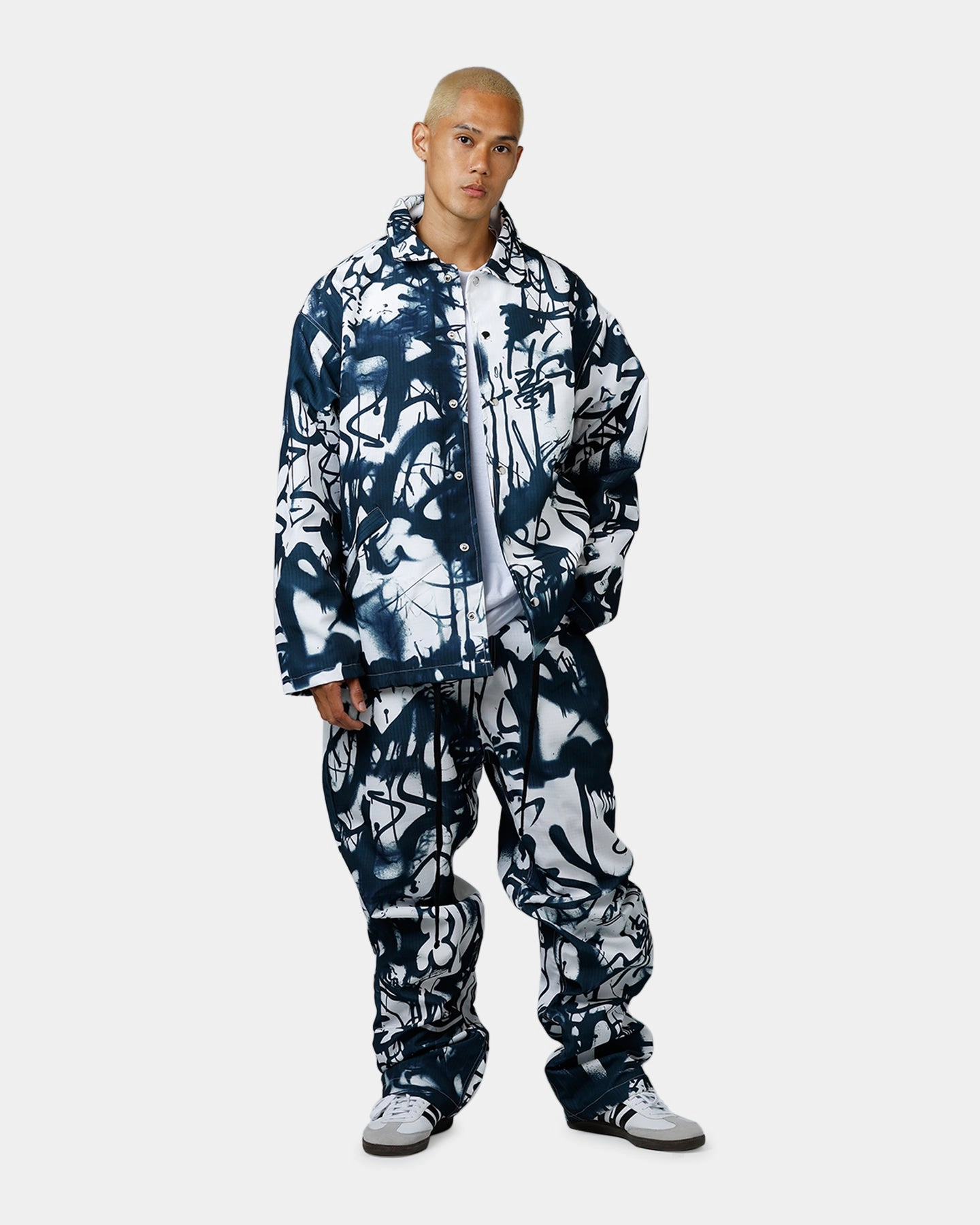 MNML Graffiti Coach Jacket Black/White Versatile staple