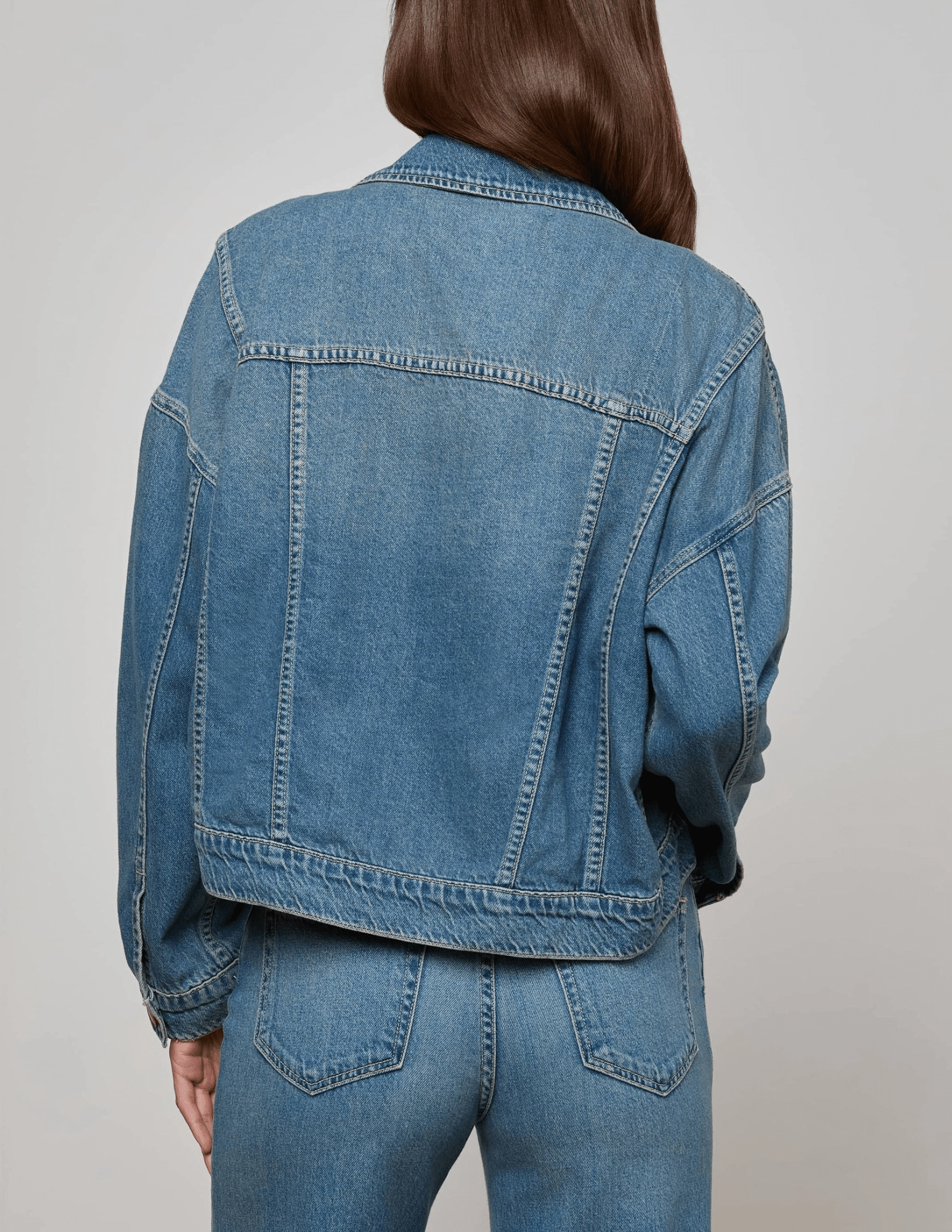Minimalist Design L'AGENCE Vianney Hi-Lo Denim Jacket in Fargo