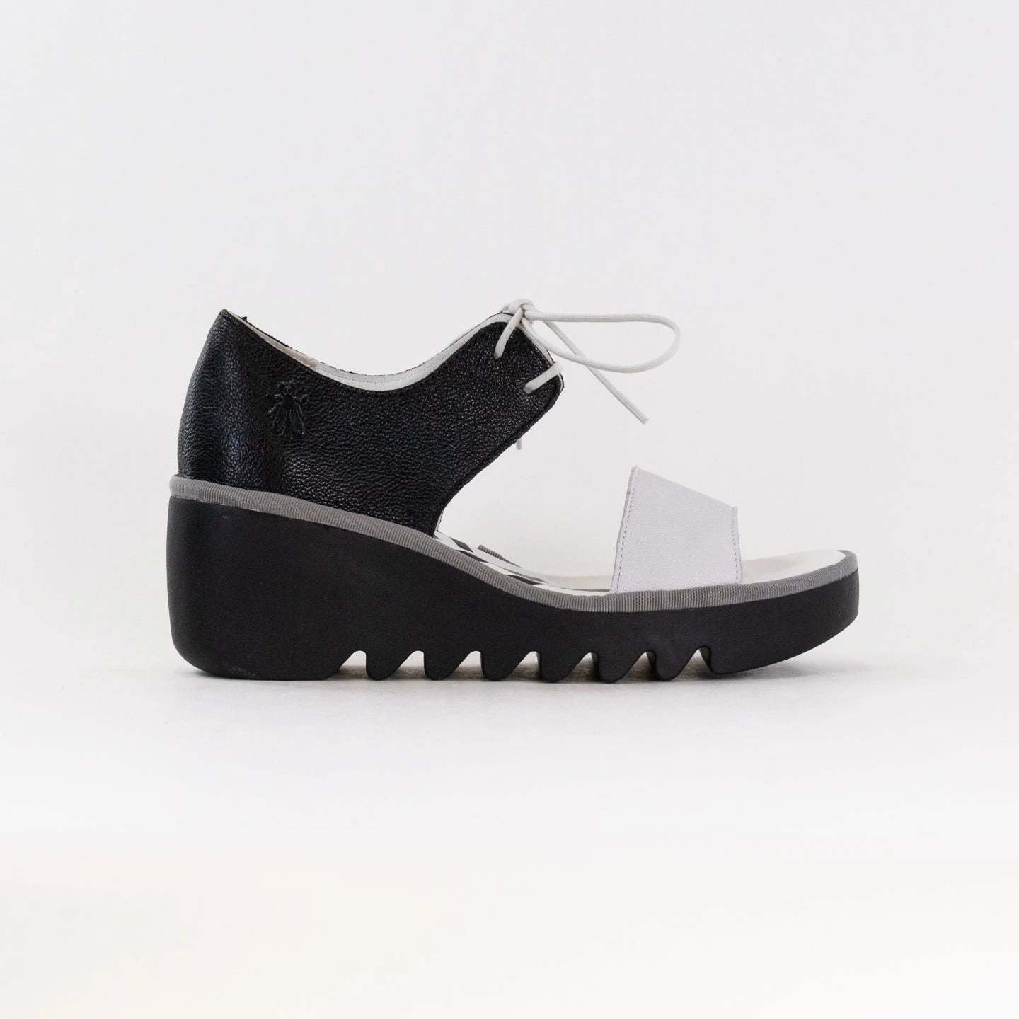 Outdoor Travel FLY London Crossover Sandals BILU465FLY (Women's) - White/Black