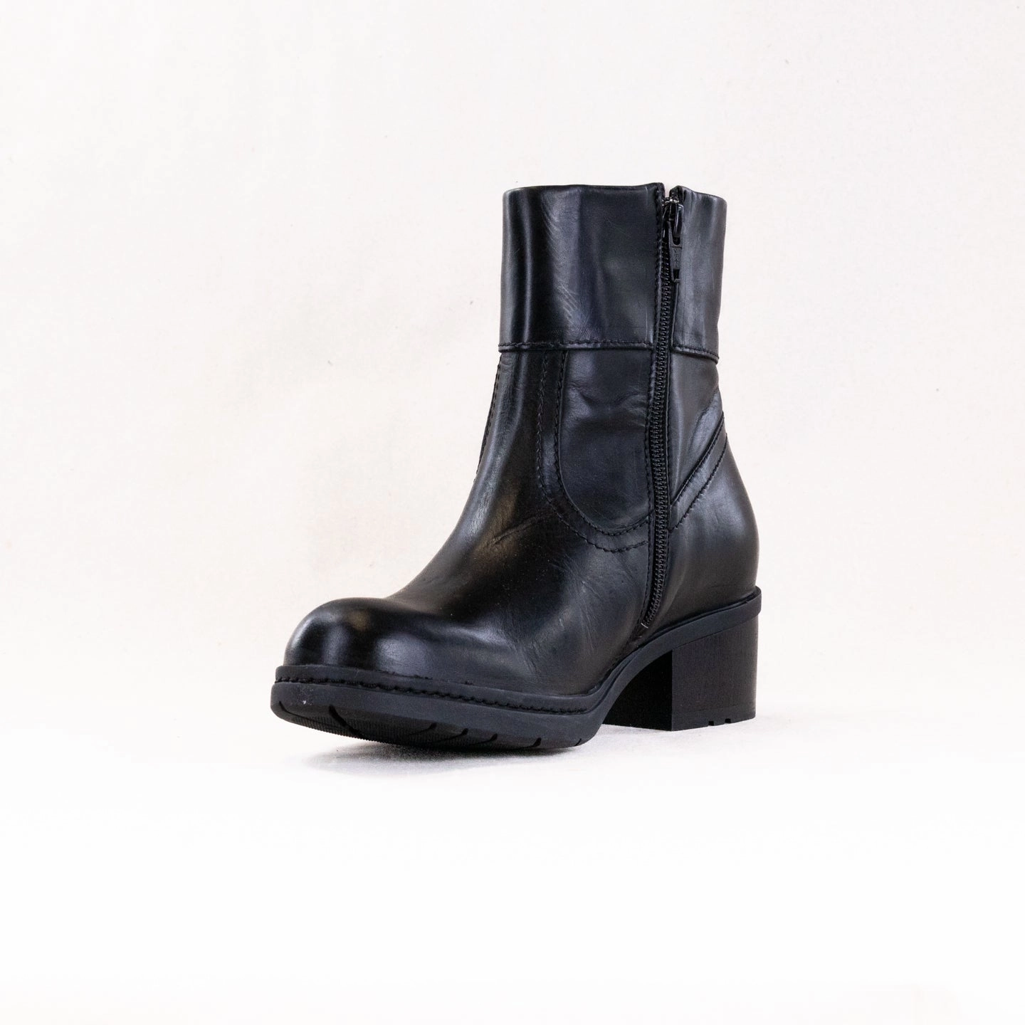 Wolky Fairview (Women's) - Black Comfy Wax Feather Light Rough Terrain