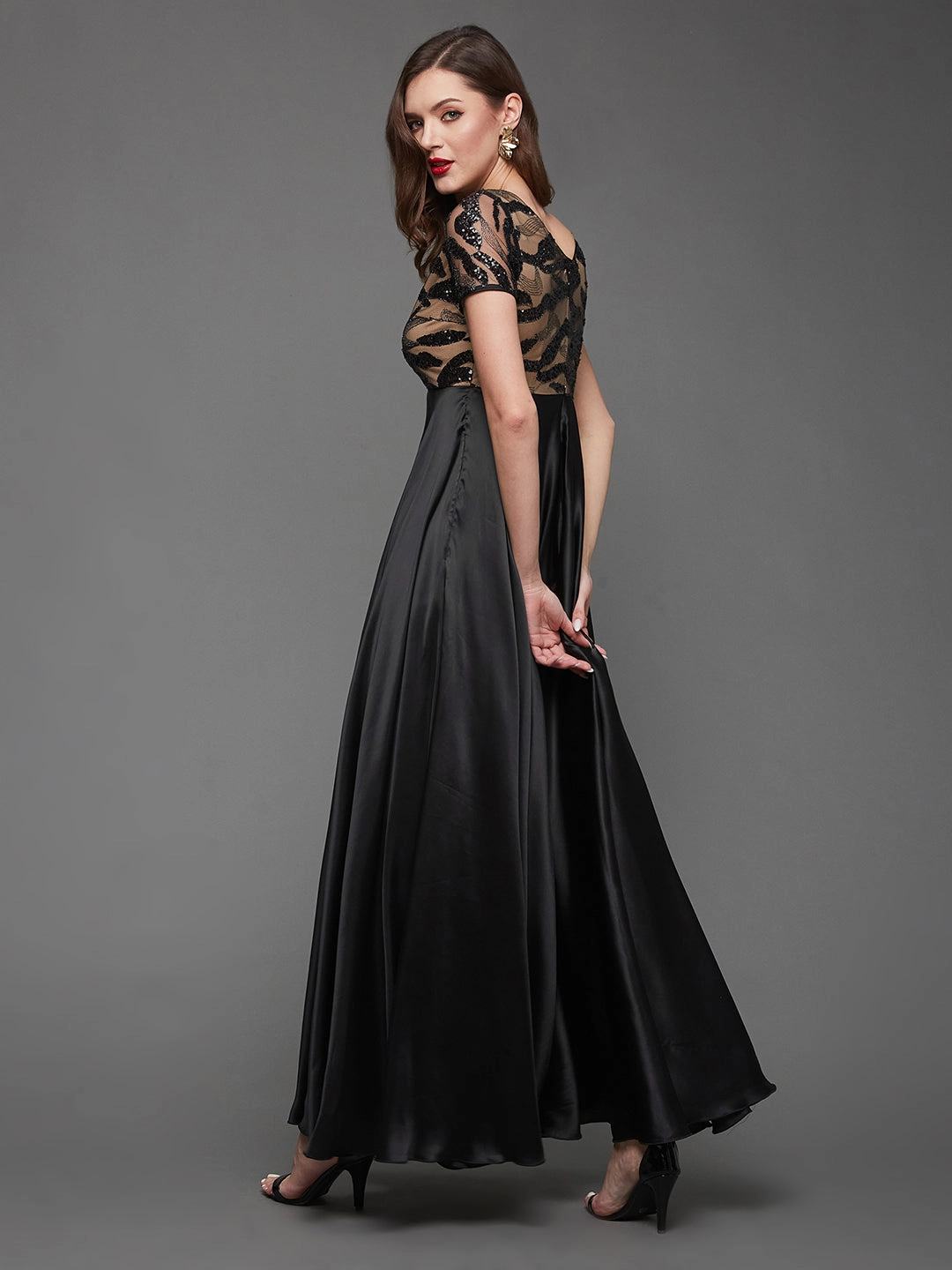 Women's Black Boat-Neck Short-Sleeve Abstract Fit & Flare Satin Maxi Dress Fit Vibe Minimal Touch