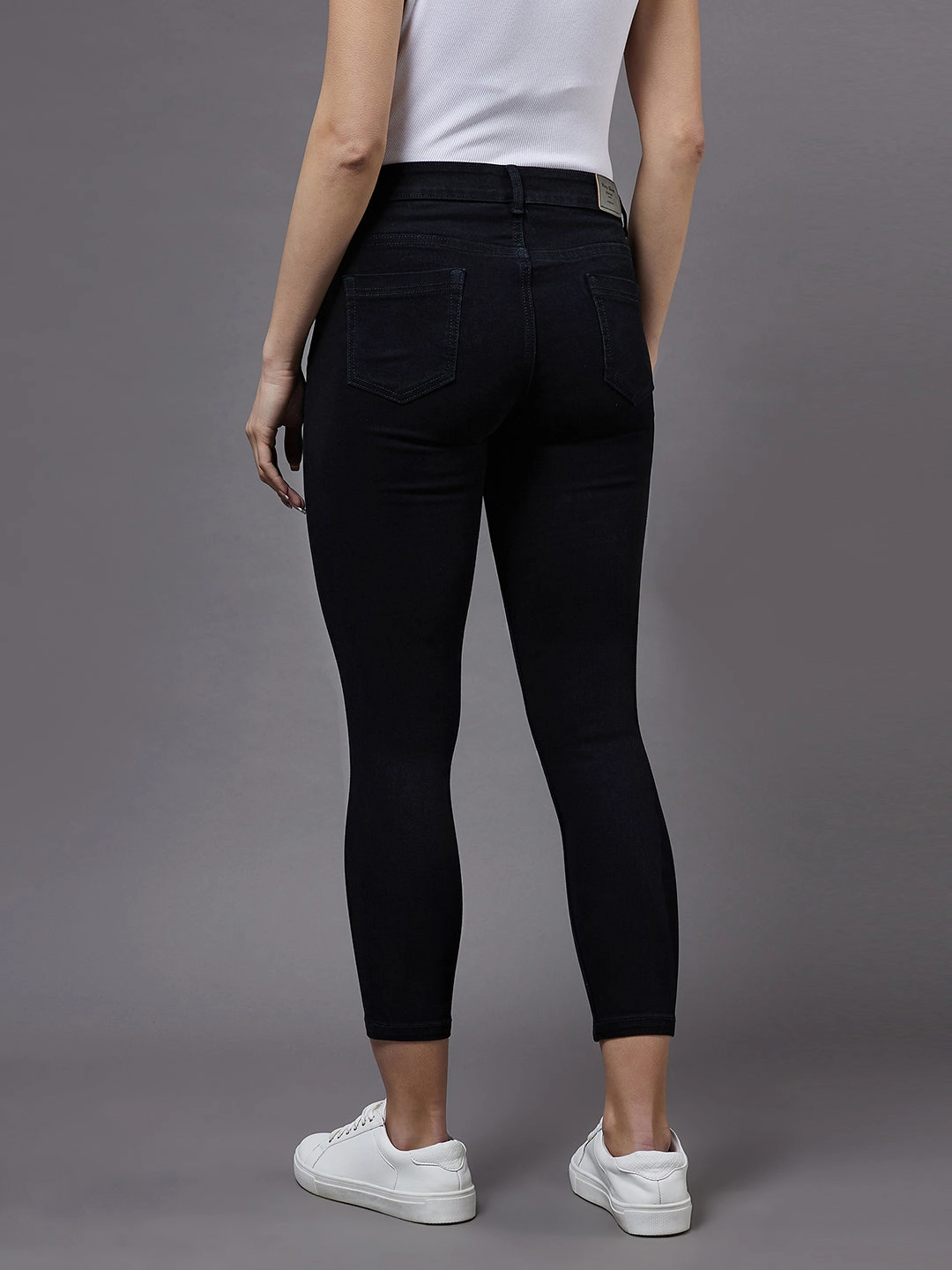 Women's Black Skinny Mid-Rise Cropped Stretchable Denim Jeans Outerwear Friendly Year Rounder