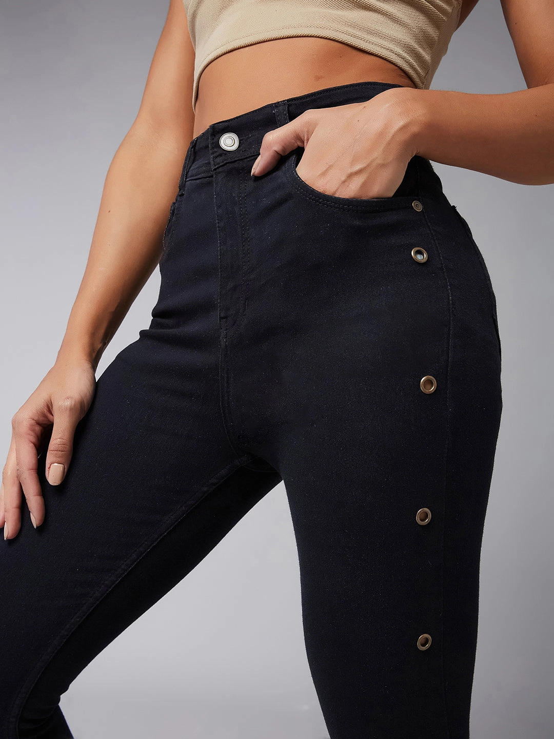 Stretch Road Trip Brunch Outfit Classic Wear Street Fashion Women's Black Slim-Fit Cropped-Length Eyelet Detailing High-Rise Denim Jeans