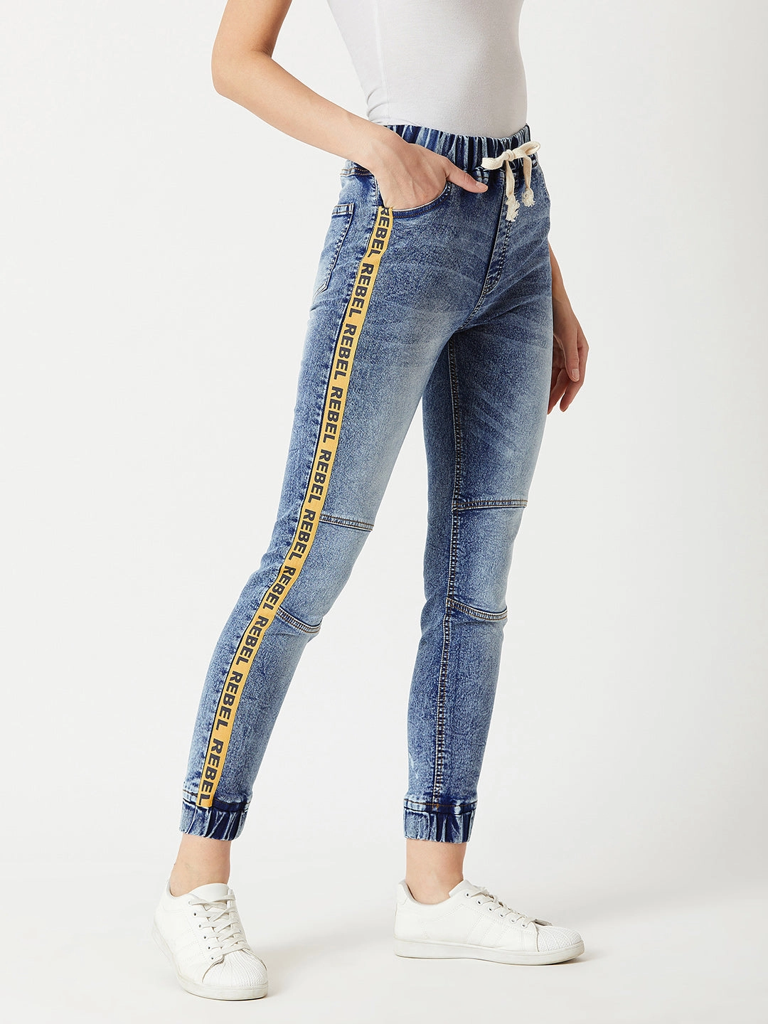 Adaptable Design Women's Blue Relaxed Fit Mid Rise Multicolor Twill Tape Detailing Regular Length Denim Stretchable Jogger Pants