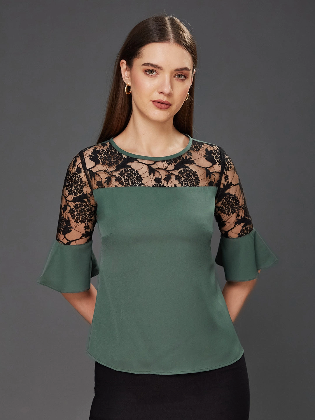 Women's Green & Black Solid Round Neck 3/4 Sleeve Relaxed Fit Regular Top Scoop Neck Shape