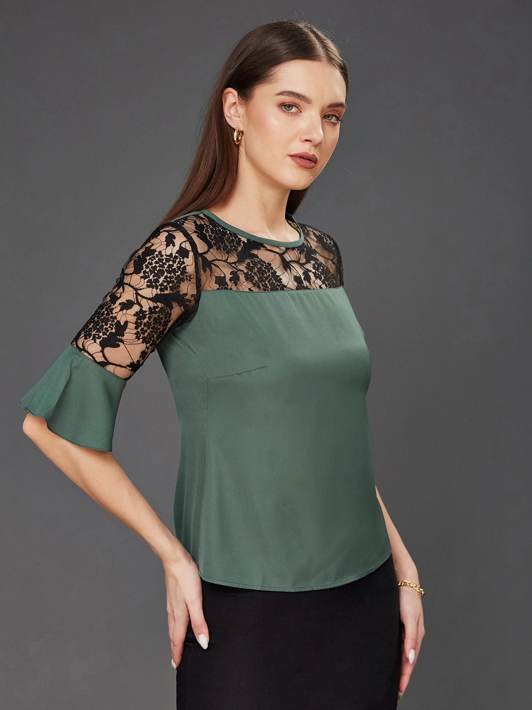 Women's Green & Black Solid Round Neck 3/4 Sleeve Relaxed Fit Regular Top Drop Shoulder Cut