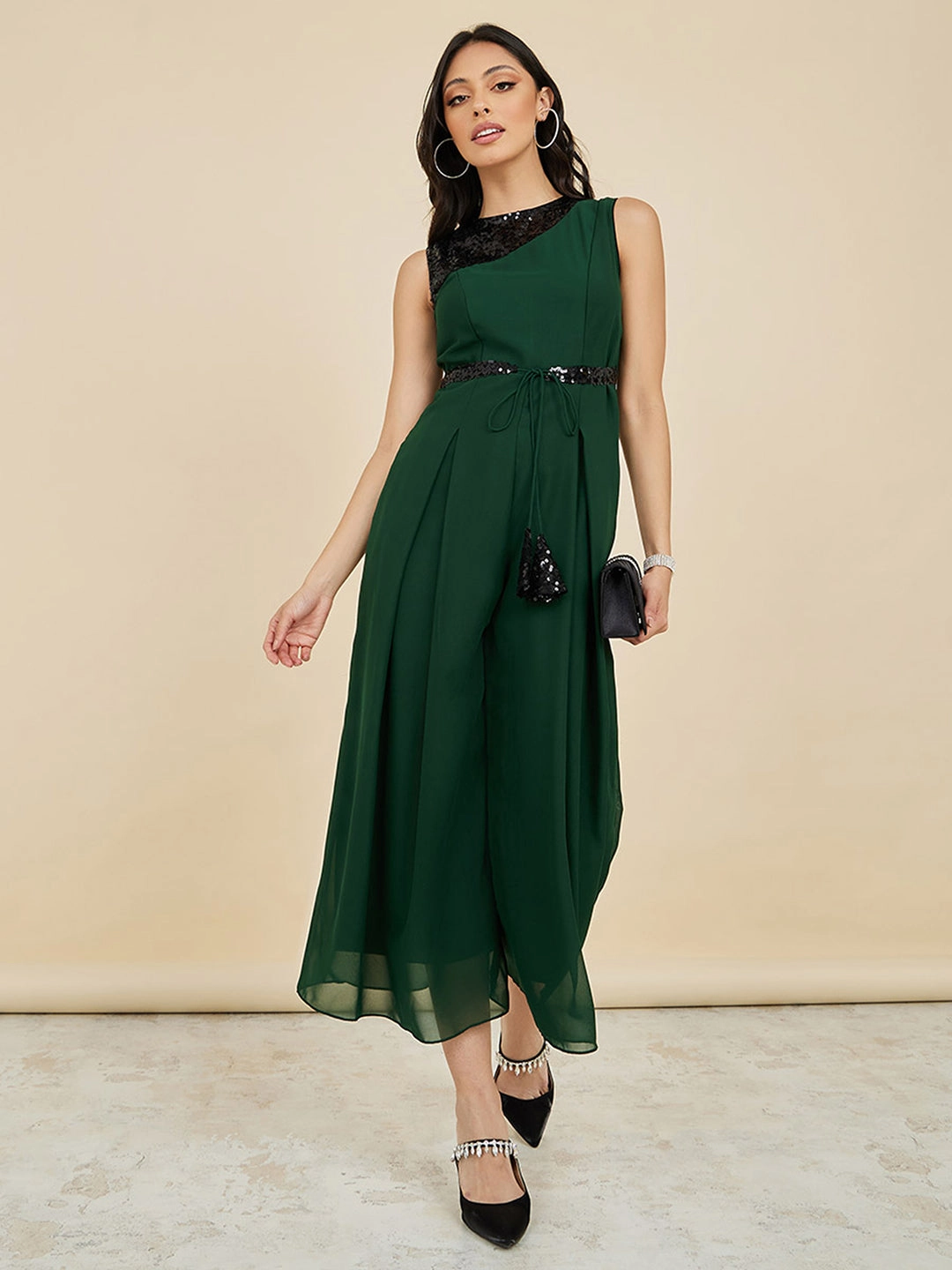 Women's Green Solid Relaxed Fit Sleeveless Round Neck Ankle-Length Straight Jumpsuit City Layers